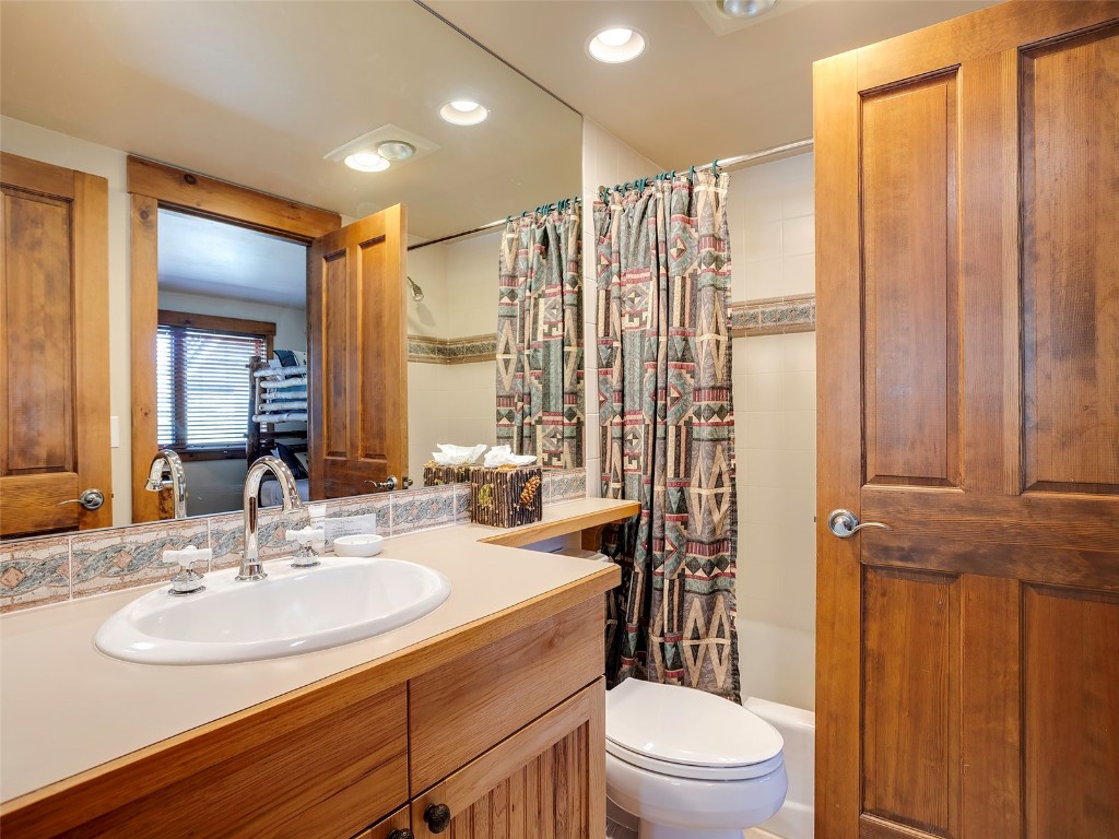 2335 Storm Meadows DRIVE 2