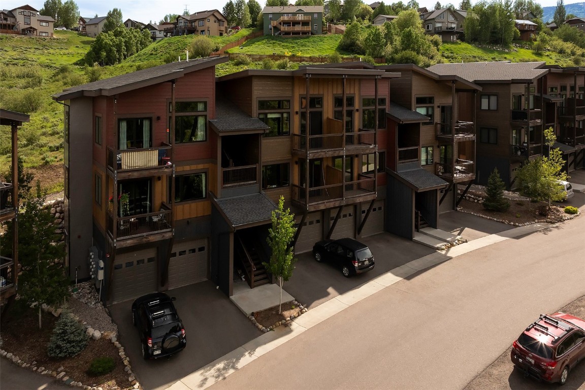 320 Fox Springs CIRCLE 302