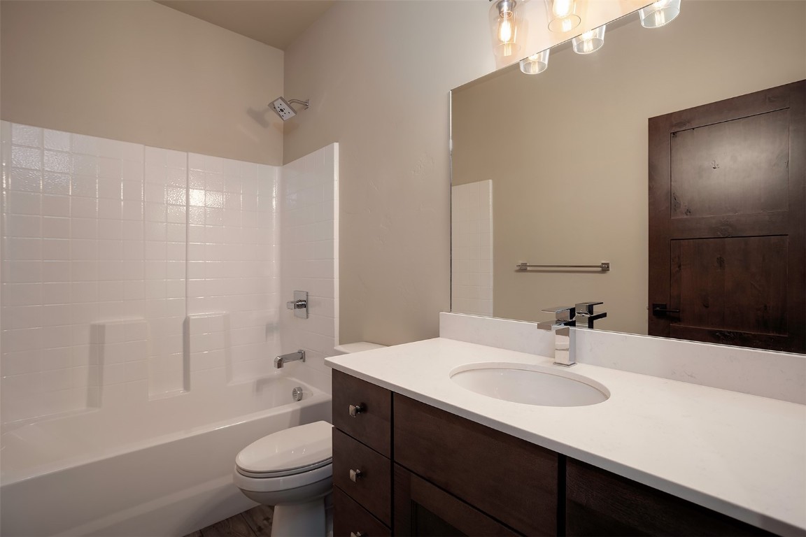 320 Fox Springs CIRCLE 302