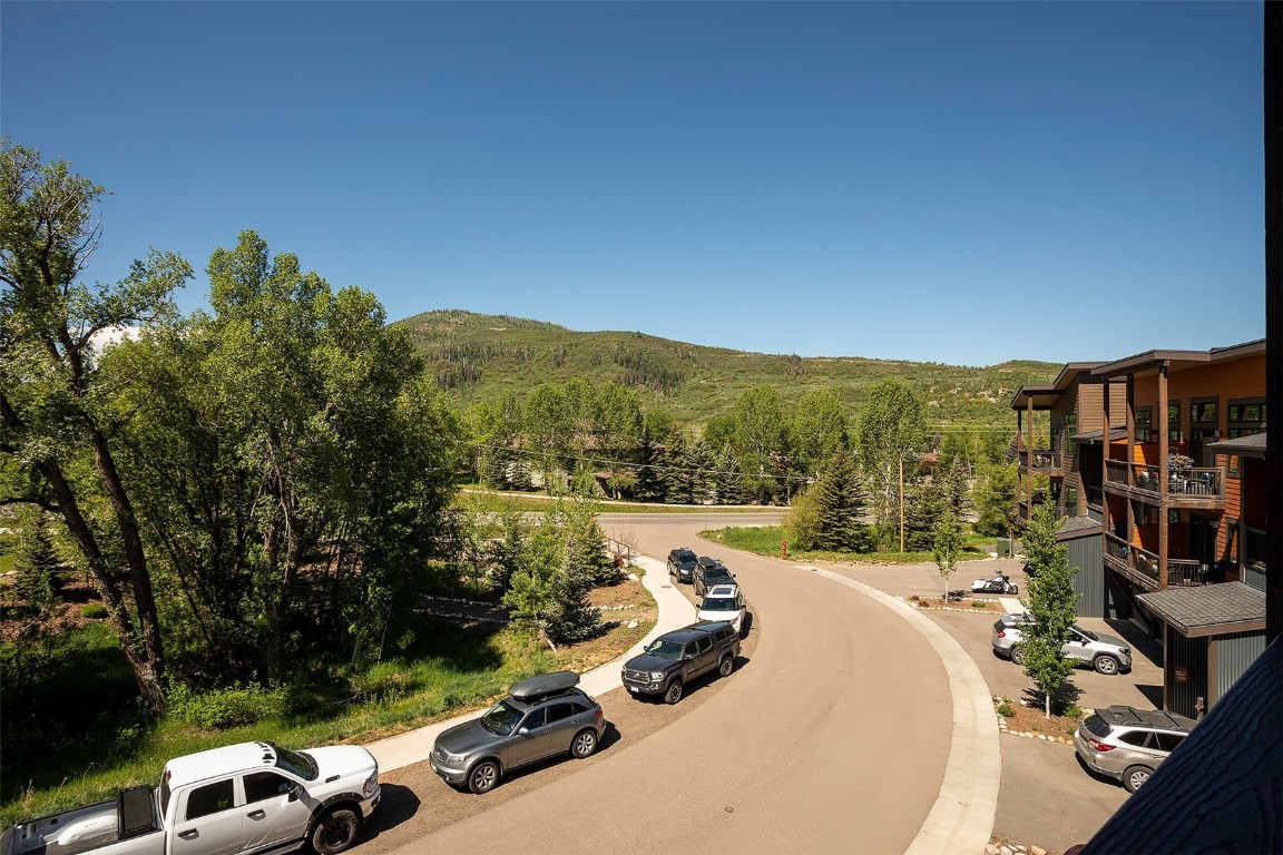 320 Fox Springs CIRCLE 302