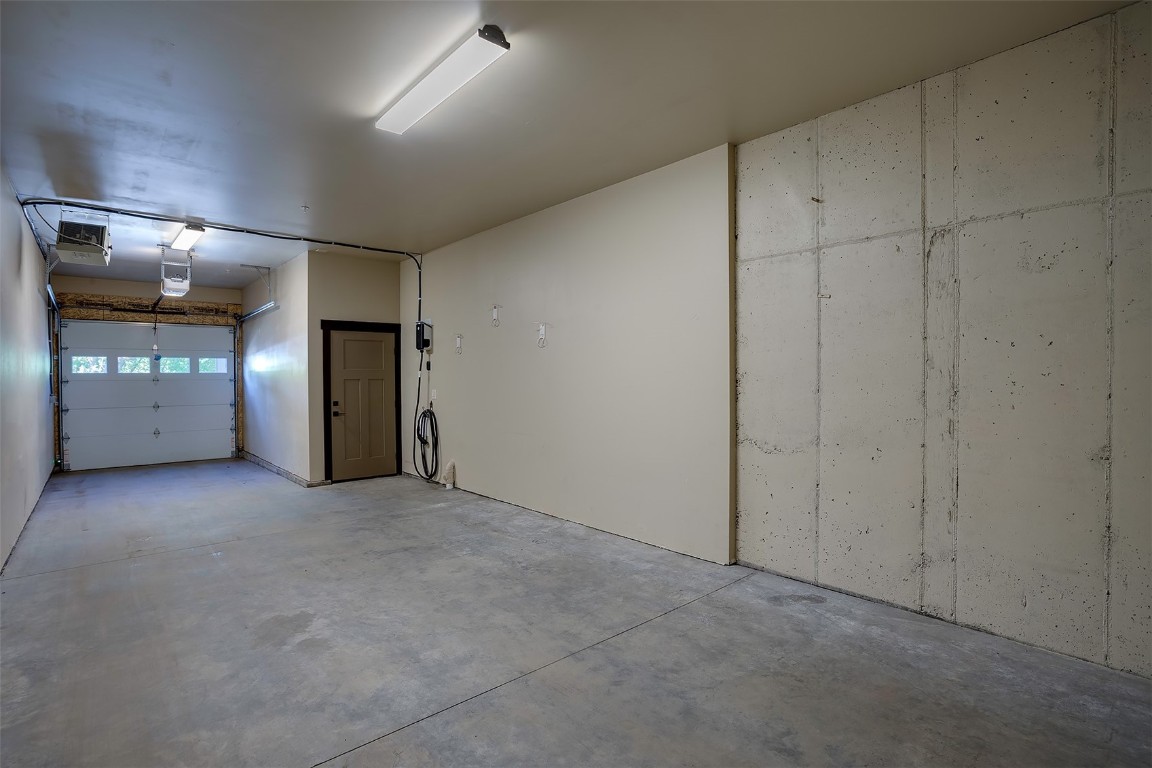 320 Fox Springs CIRCLE 302