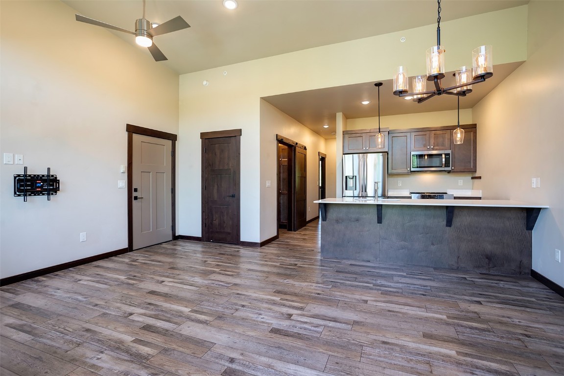 320 Fox Springs CIRCLE 302