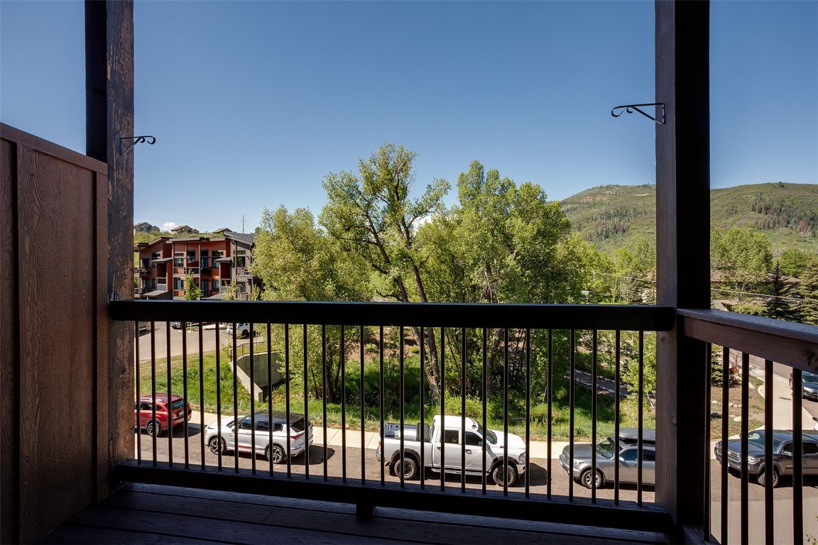 320 Fox Springs CIRCLE 302