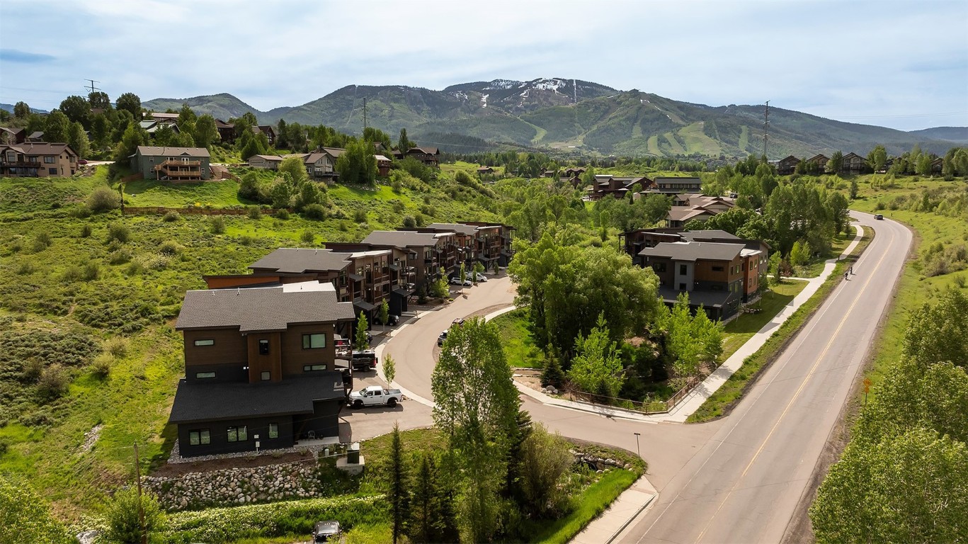 320 Fox Springs CIRCLE 302