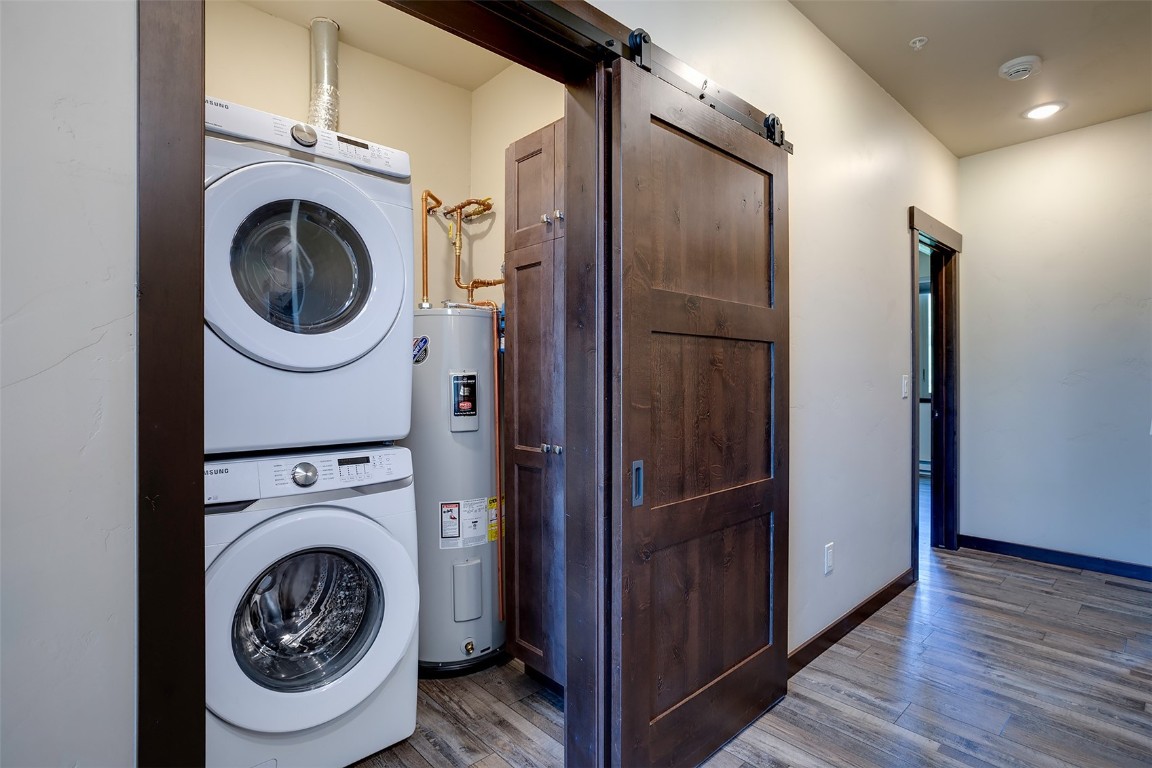 320 Fox Springs CIRCLE 302