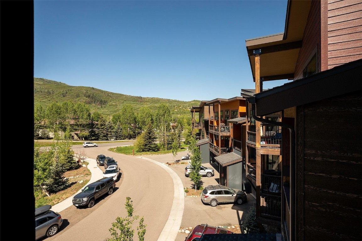 320 Fox Springs CIRCLE 302