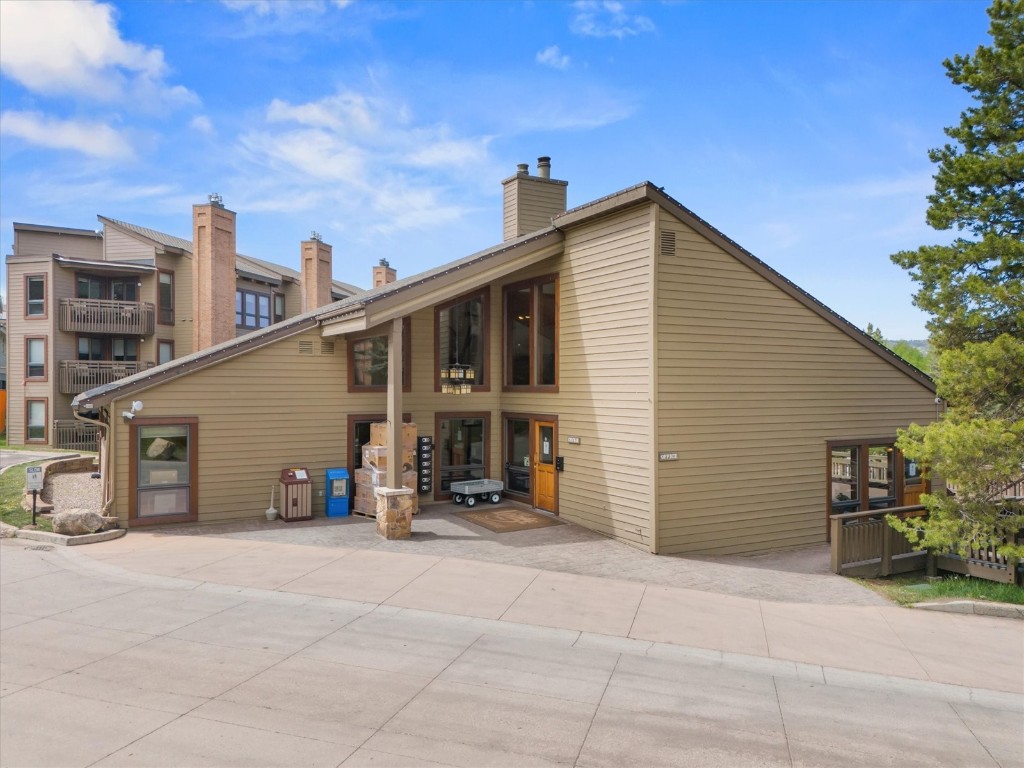 2700 Village DRIVE 301