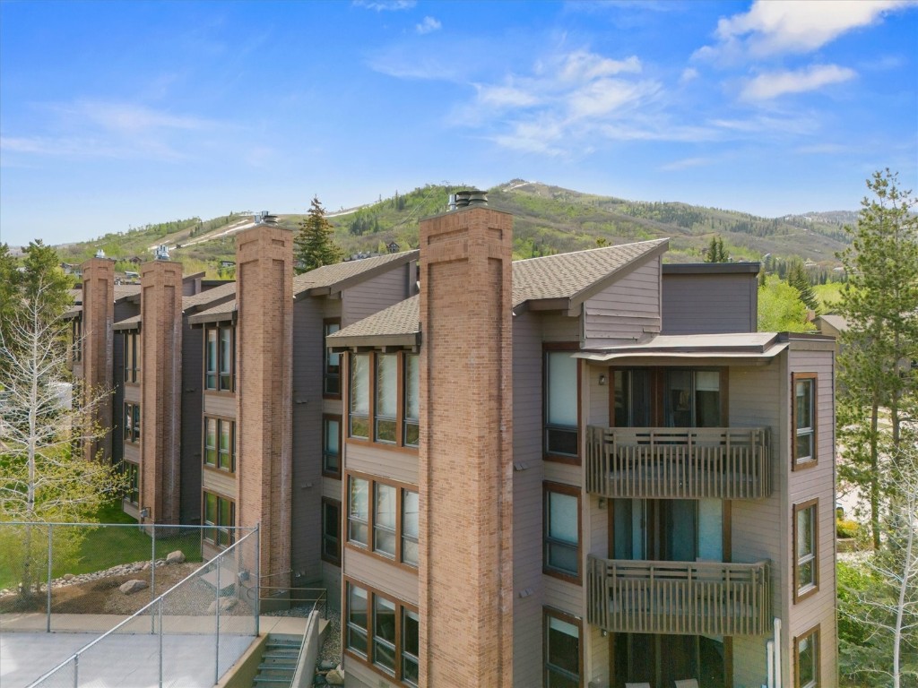 2700 Village DRIVE 301