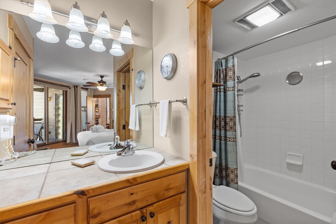 2700 Village DRIVE 301