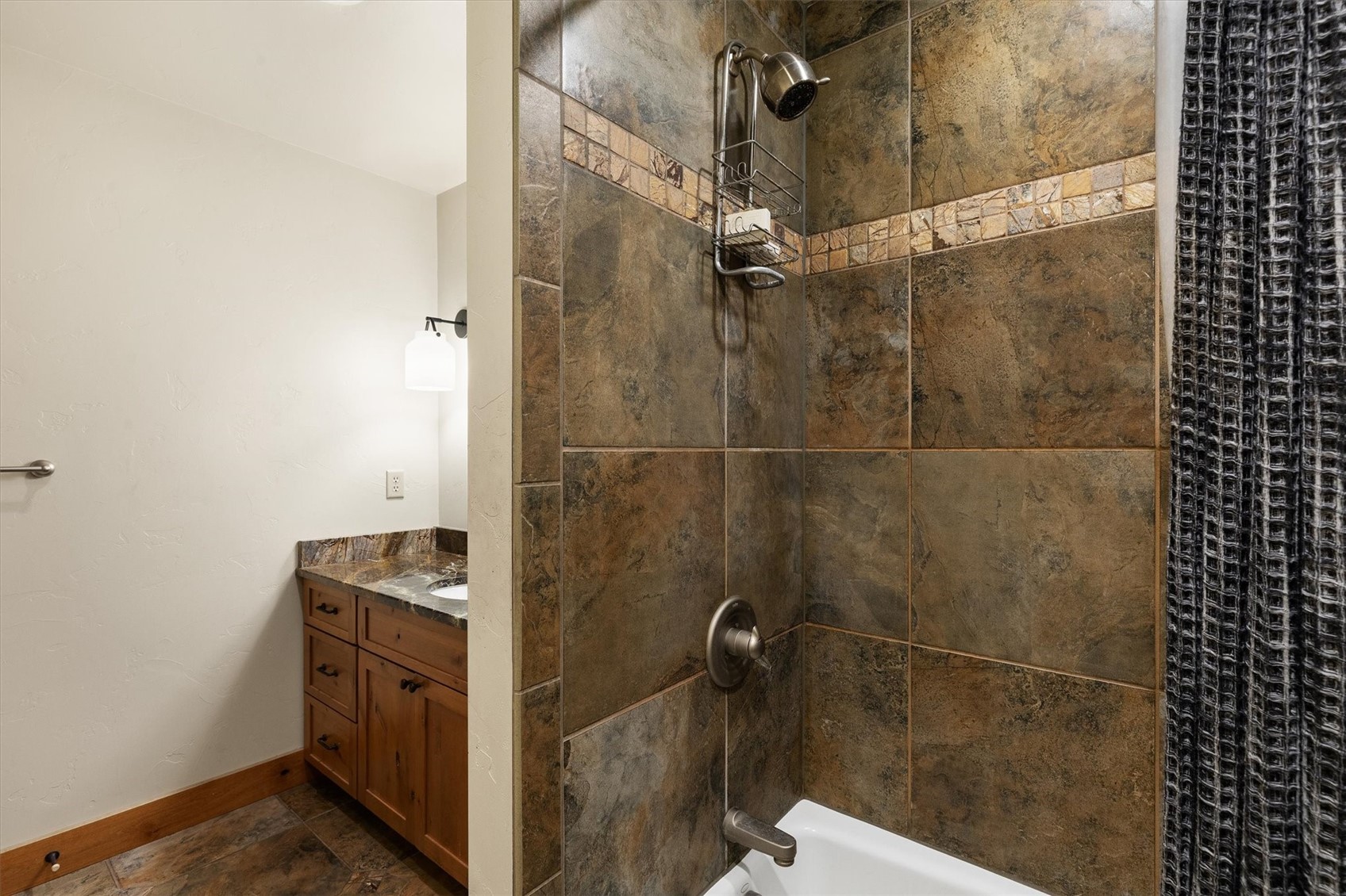 1169 Longview CIRCLE