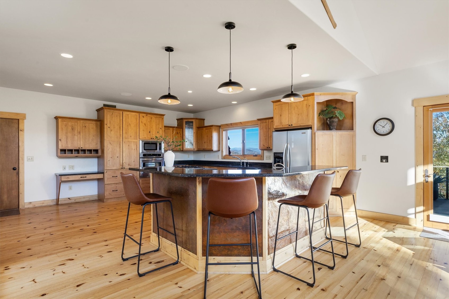 1169 Longview CIRCLE