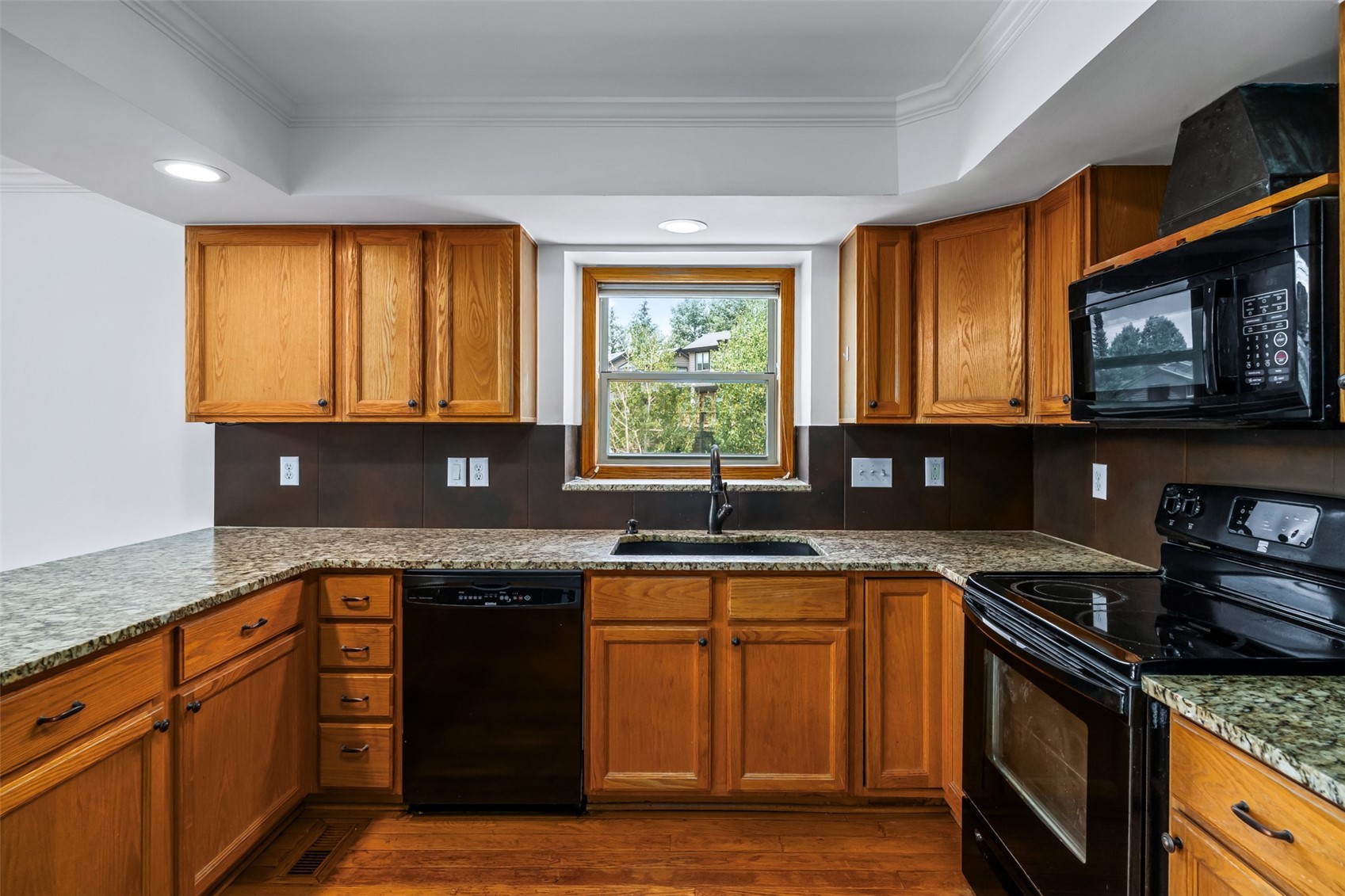 568 Tamarack DRIVE