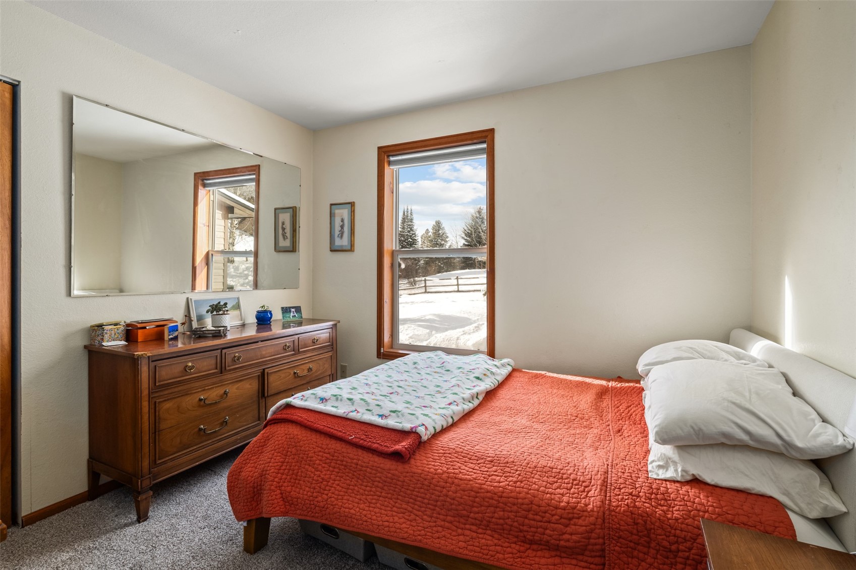 568 Tamarack DRIVE