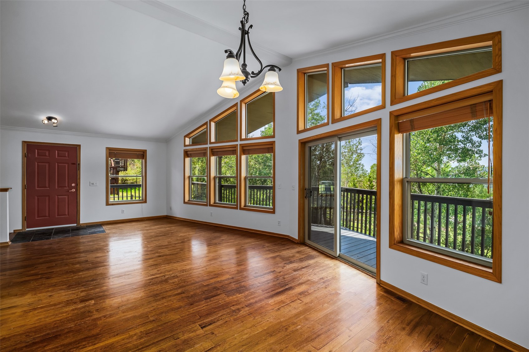 568 Tamarack DRIVE