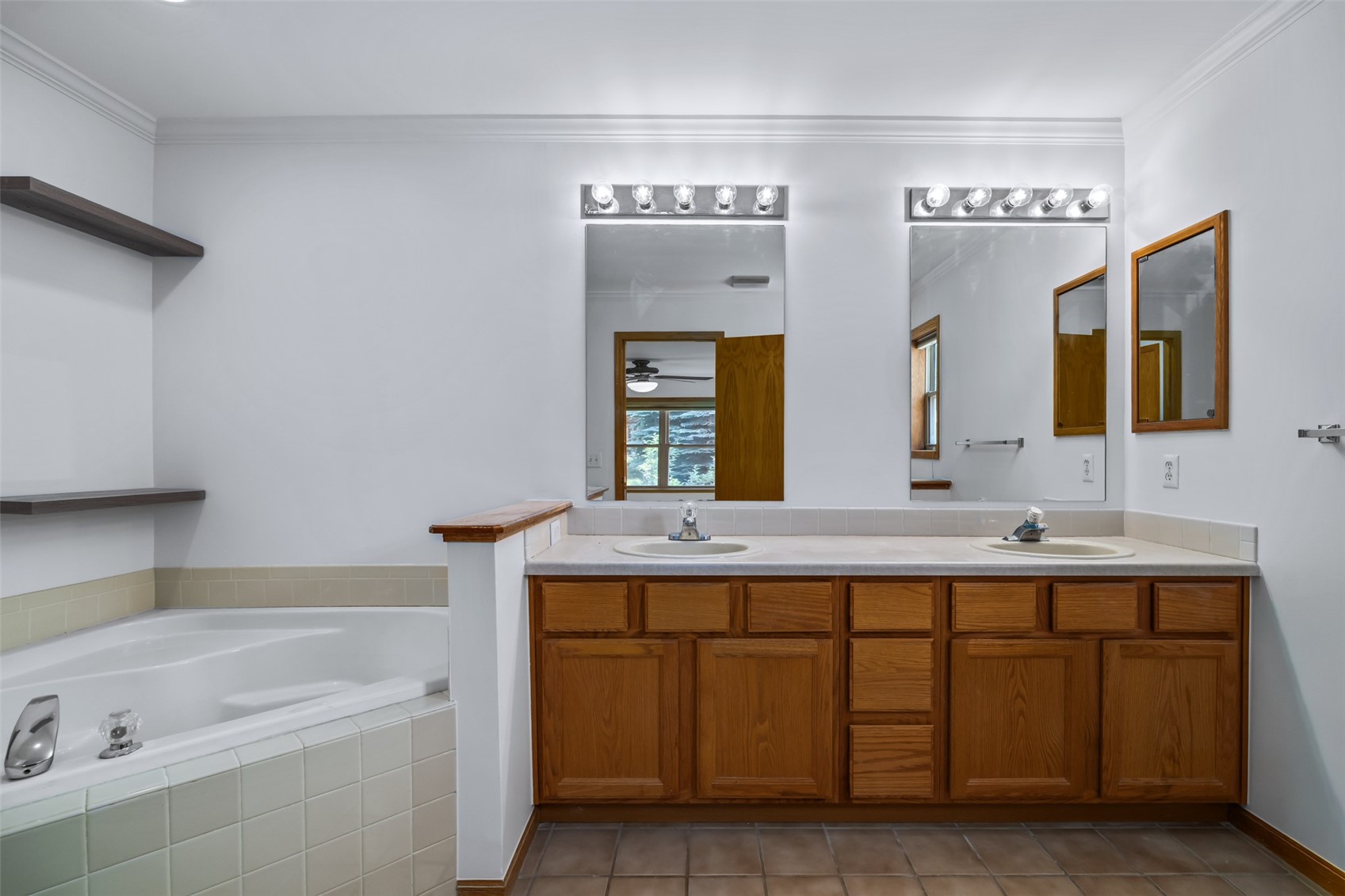 568 Tamarack DRIVE