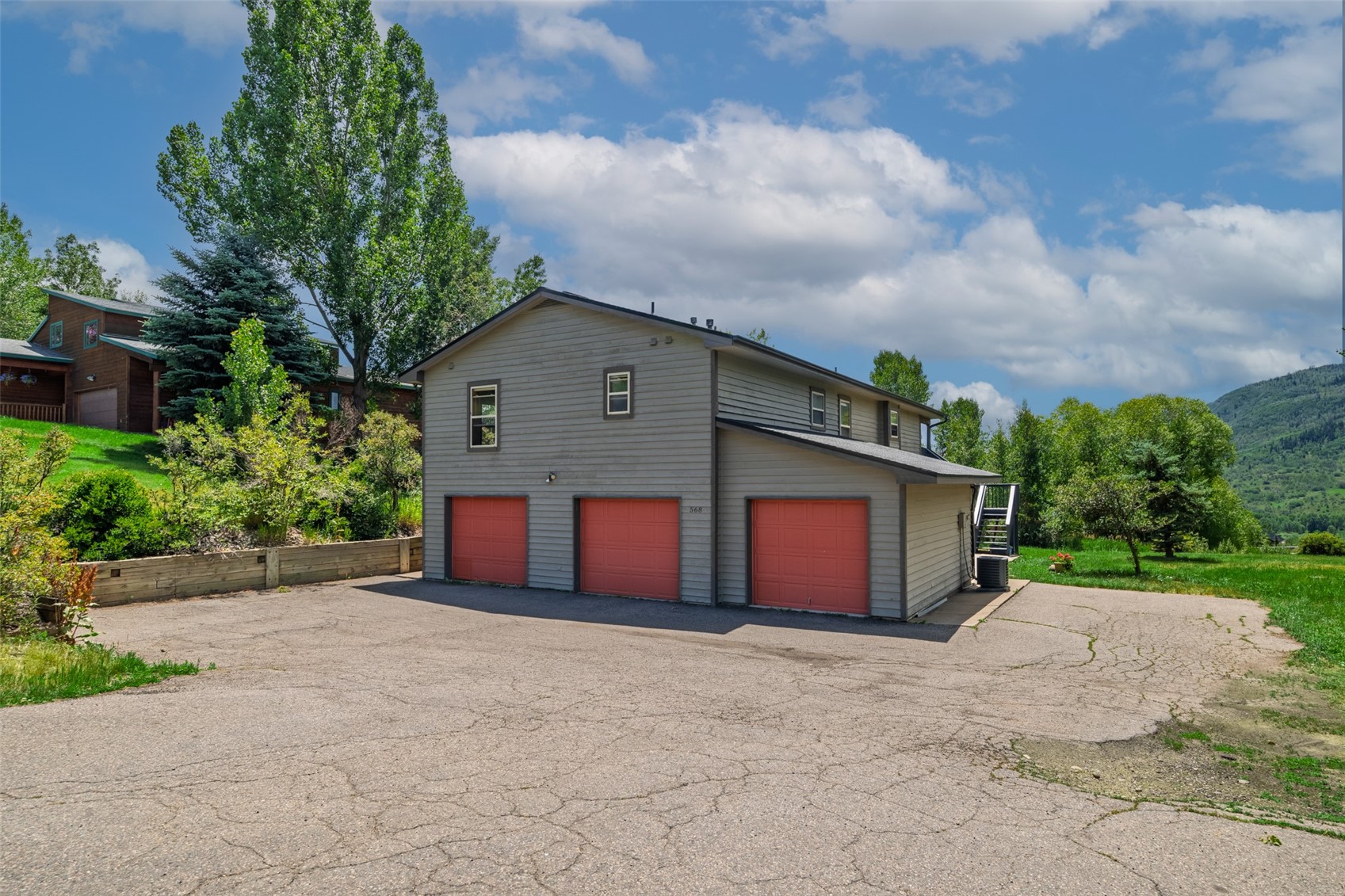 568 Tamarack DRIVE