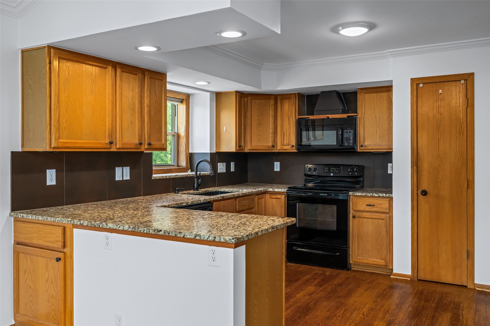 568 Tamarack DRIVE