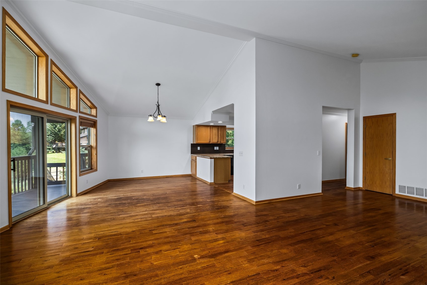 568 Tamarack DRIVE