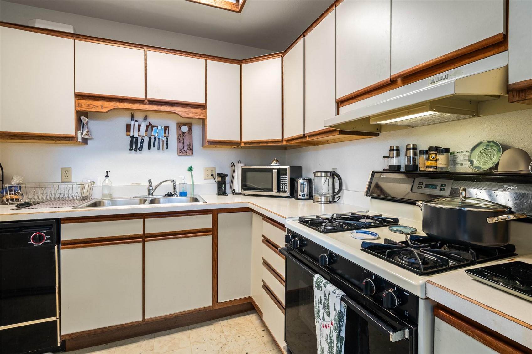568 Tamarack DRIVE