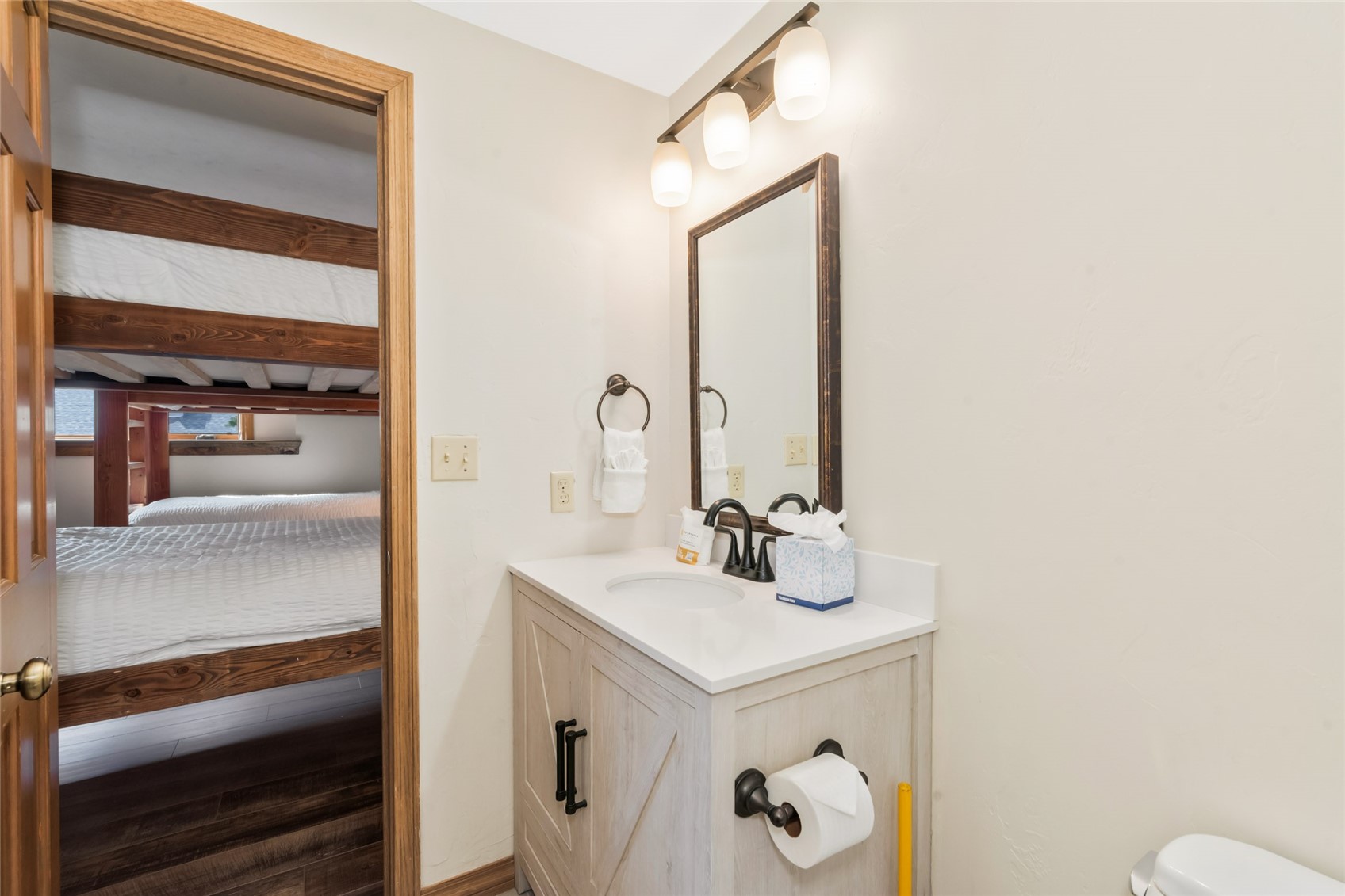 2305 Apres Ski WAY 221