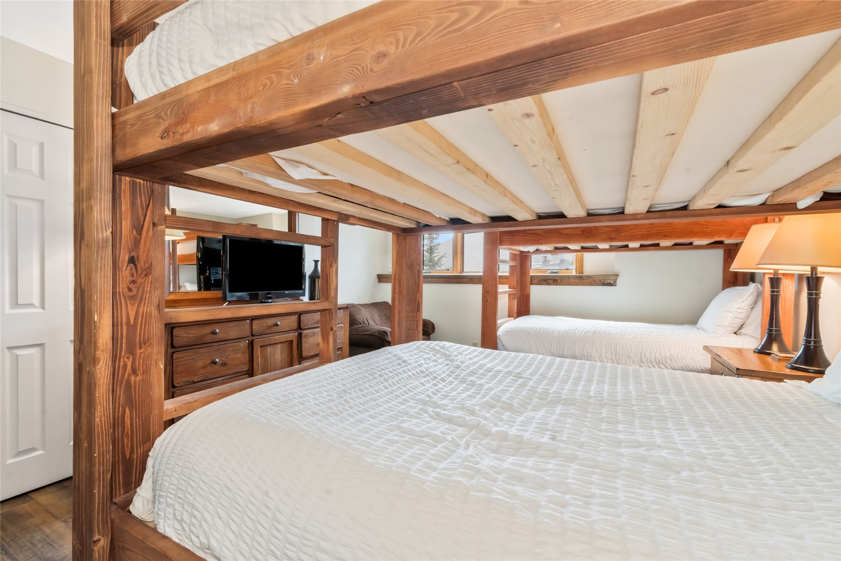 2305 Apres Ski WAY 221