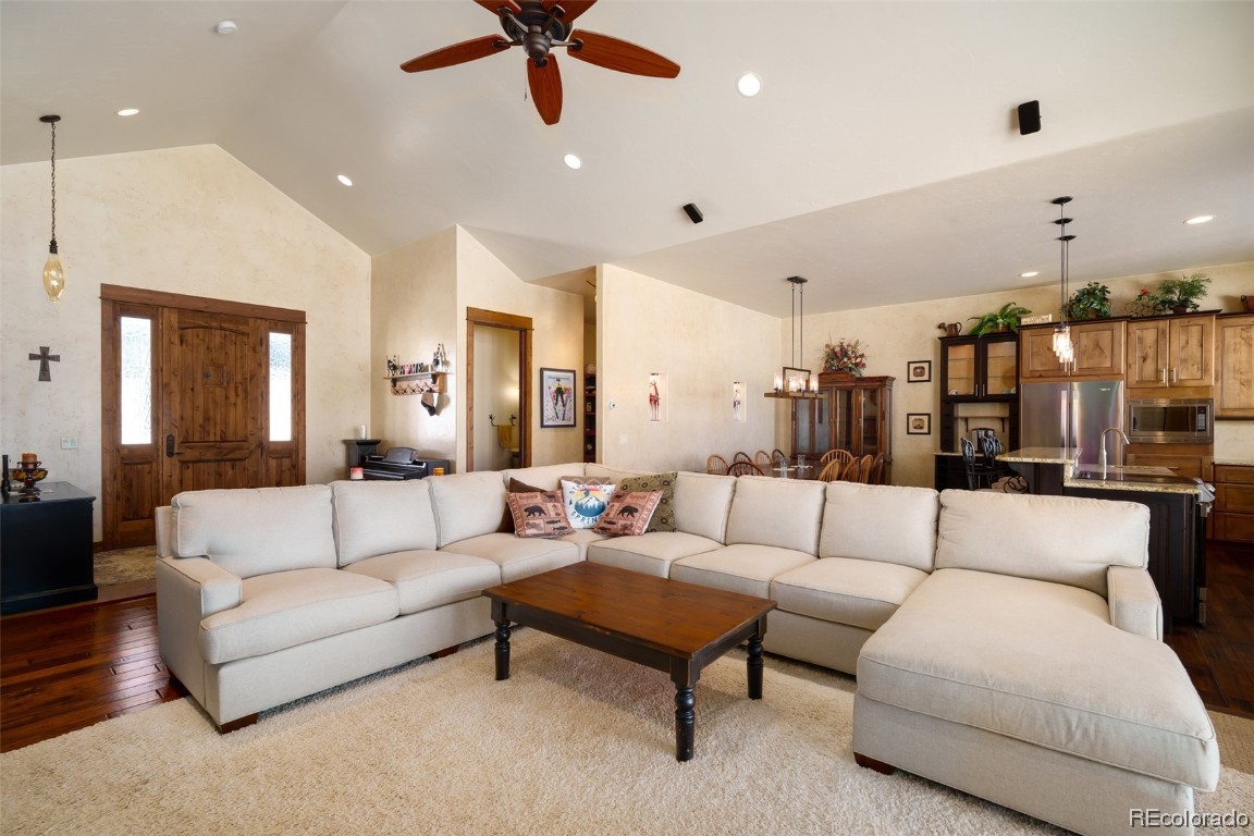 38325 Rollinghills LANE