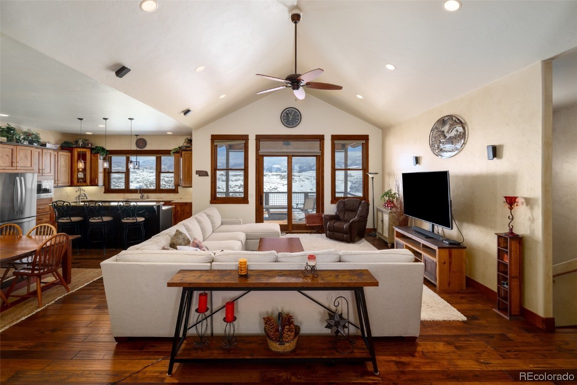 38325 Rollinghills LANE