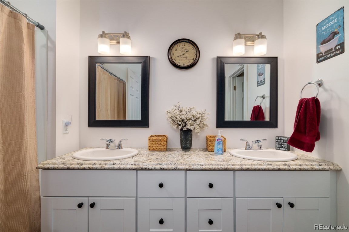 38325 Rollinghills LANE