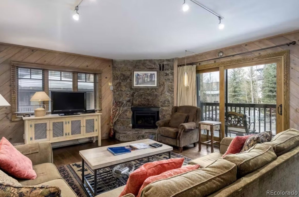 2335 Apres Ski WAY 117 J