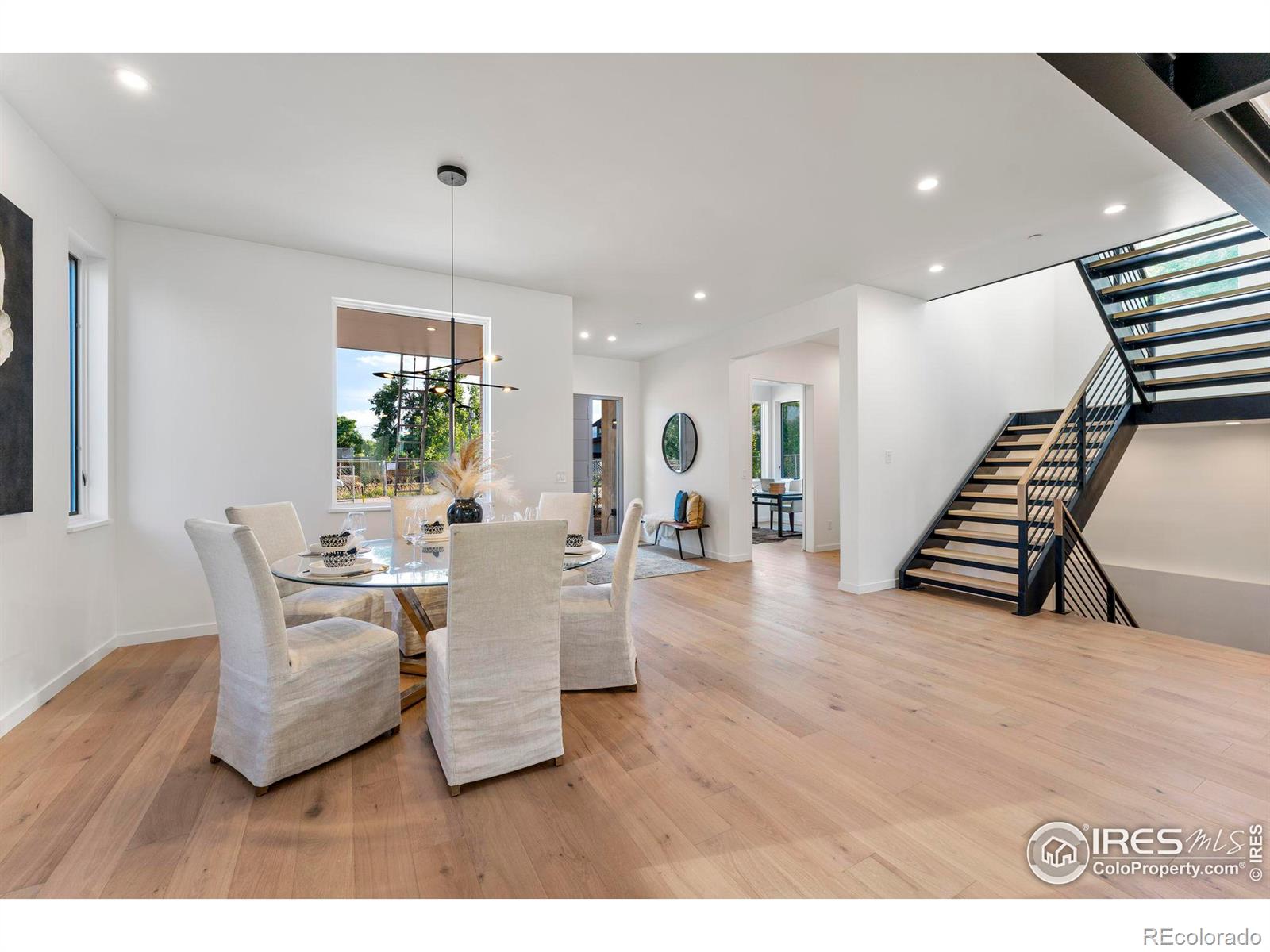 2115 Vine Avenue