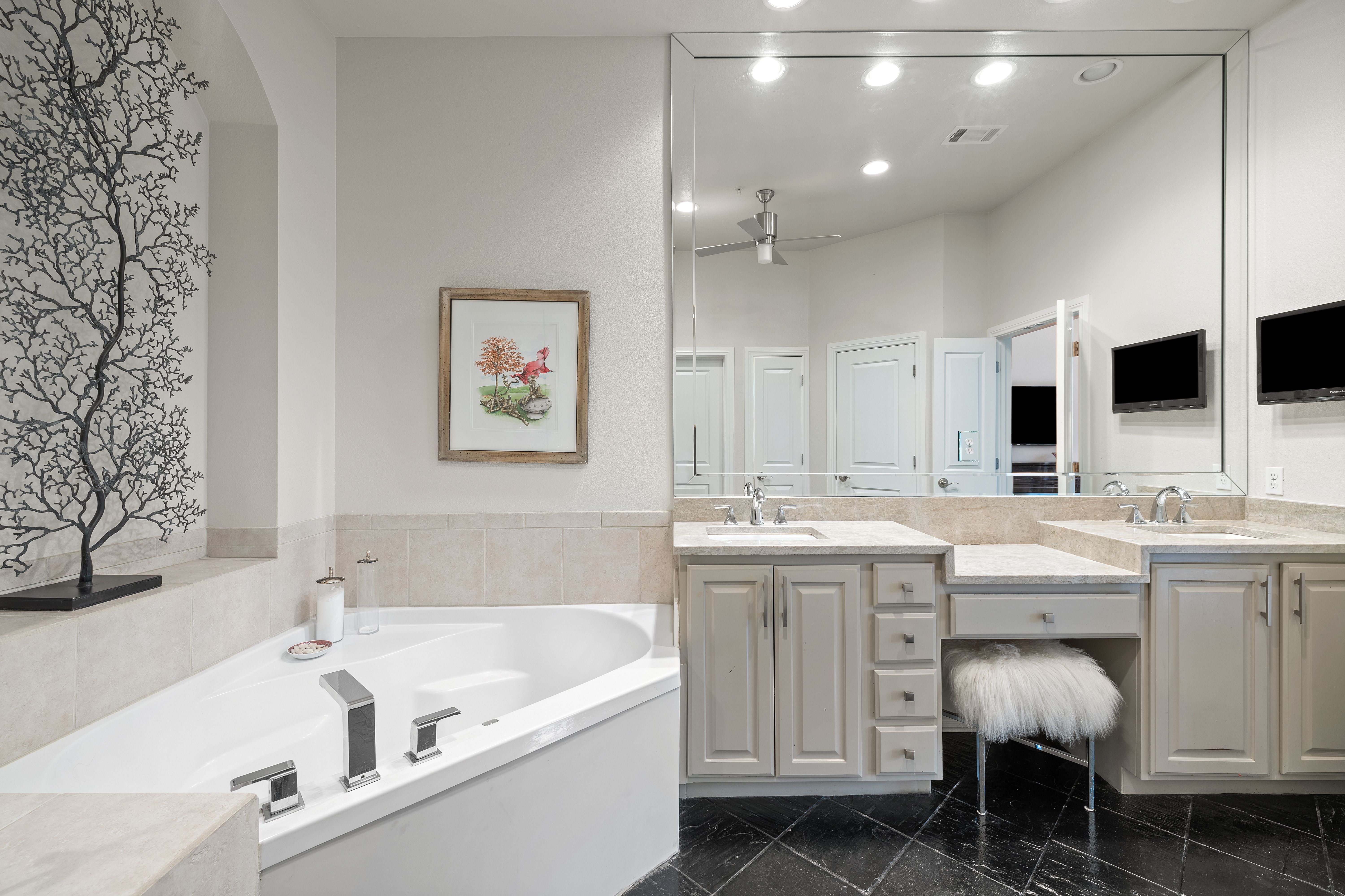 7800 Southwest Parkway #1112