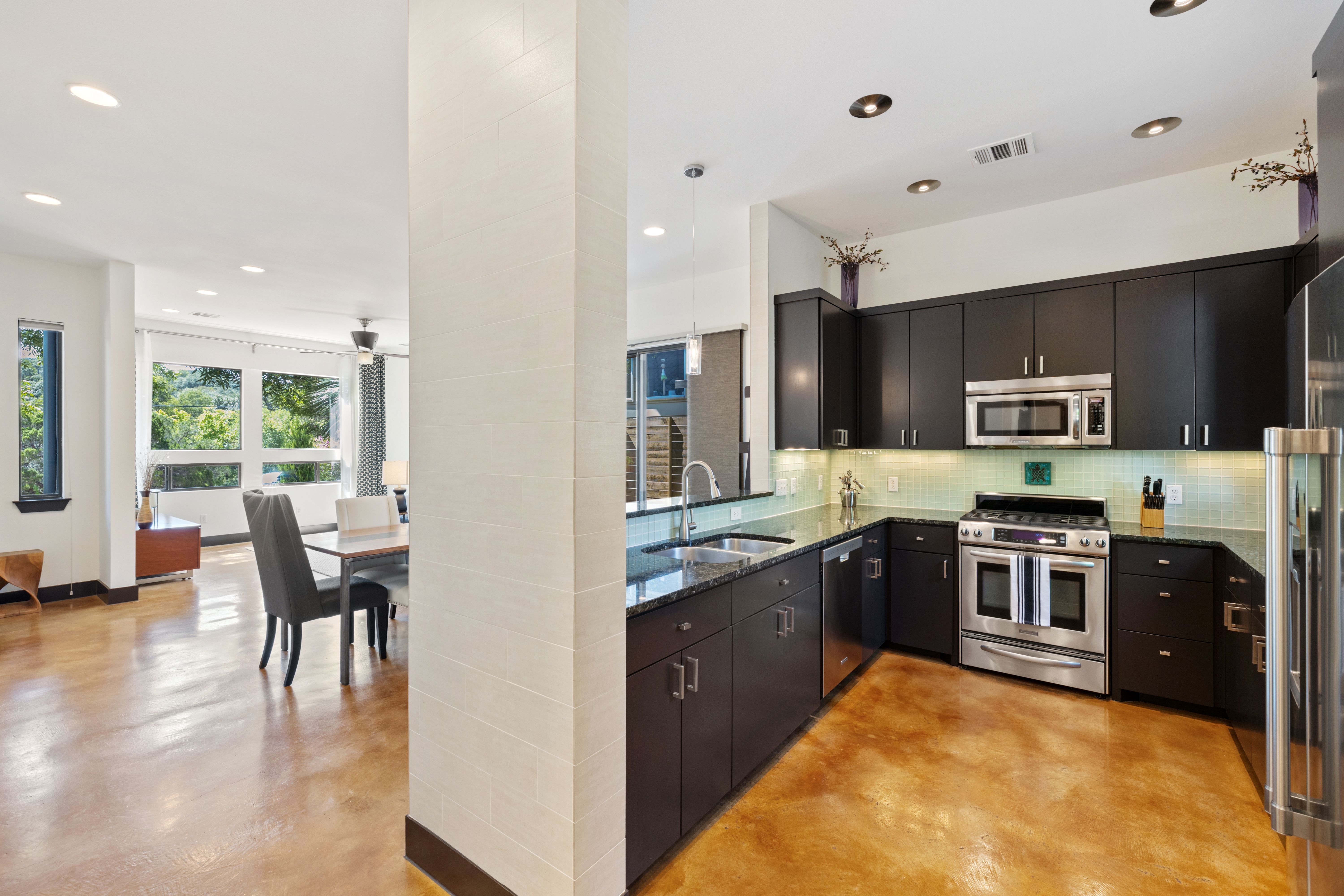 2104 East Side Drive 