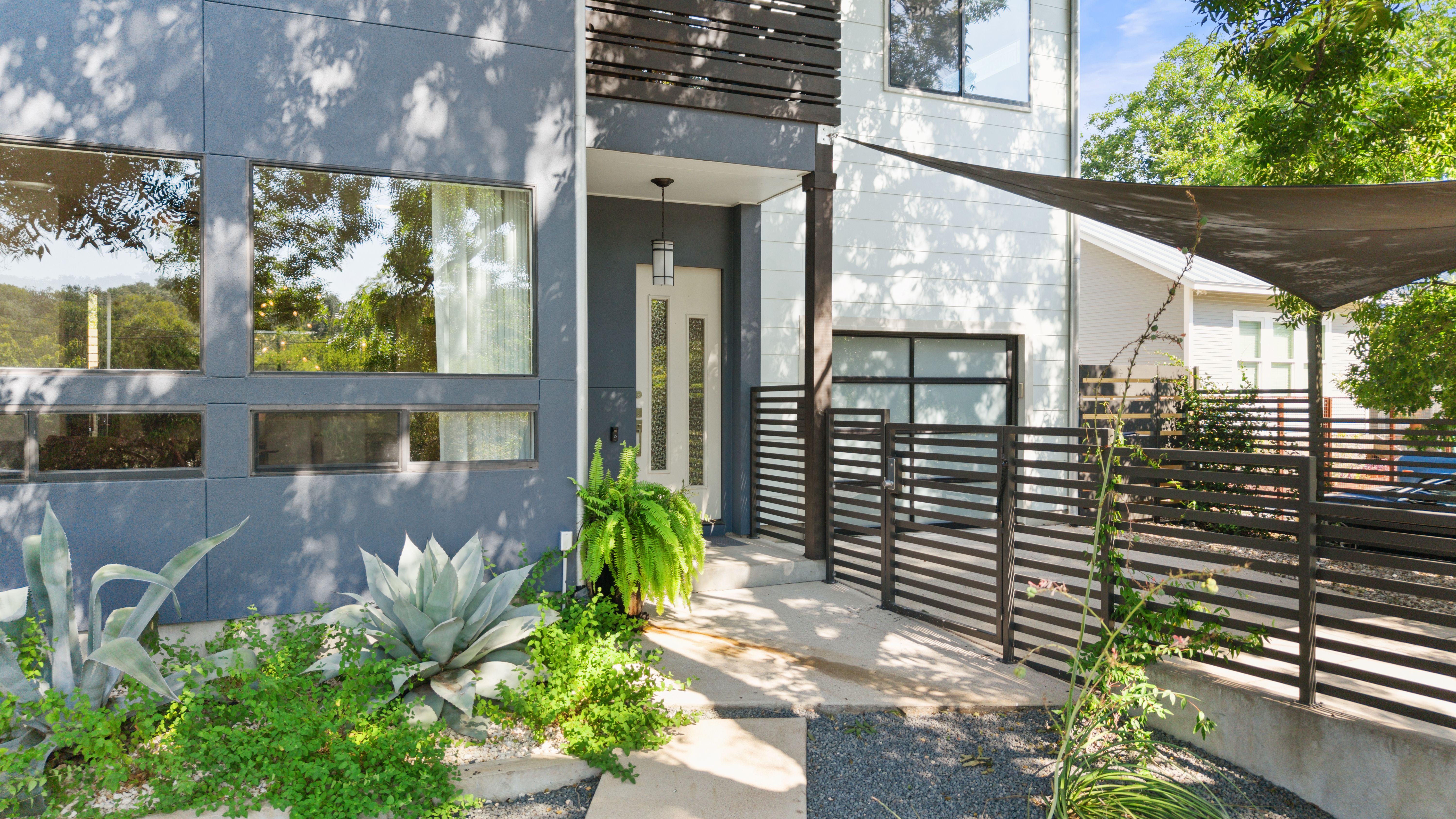 2104 East Side Drive 
