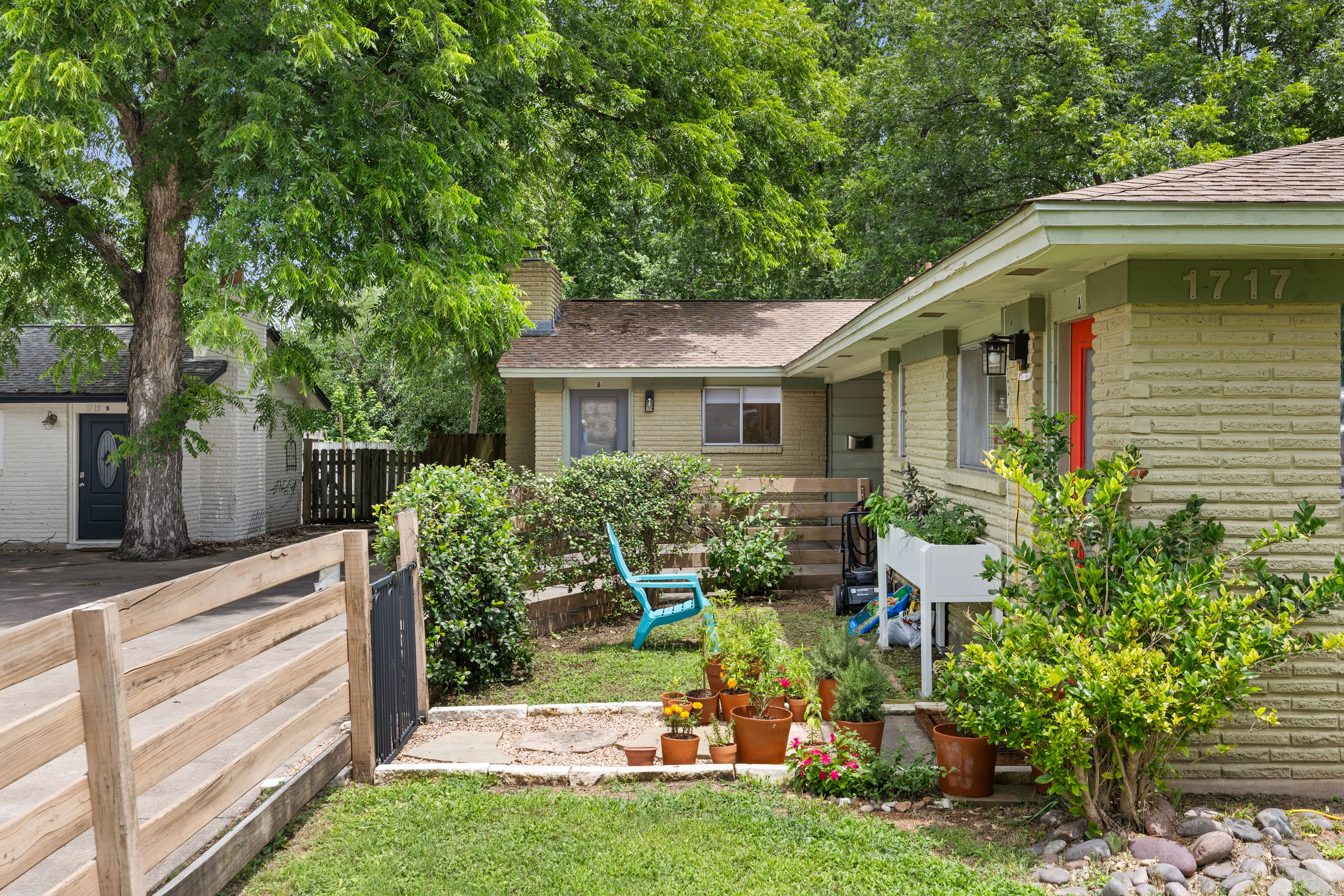 1717 Bluebonnet Lane 