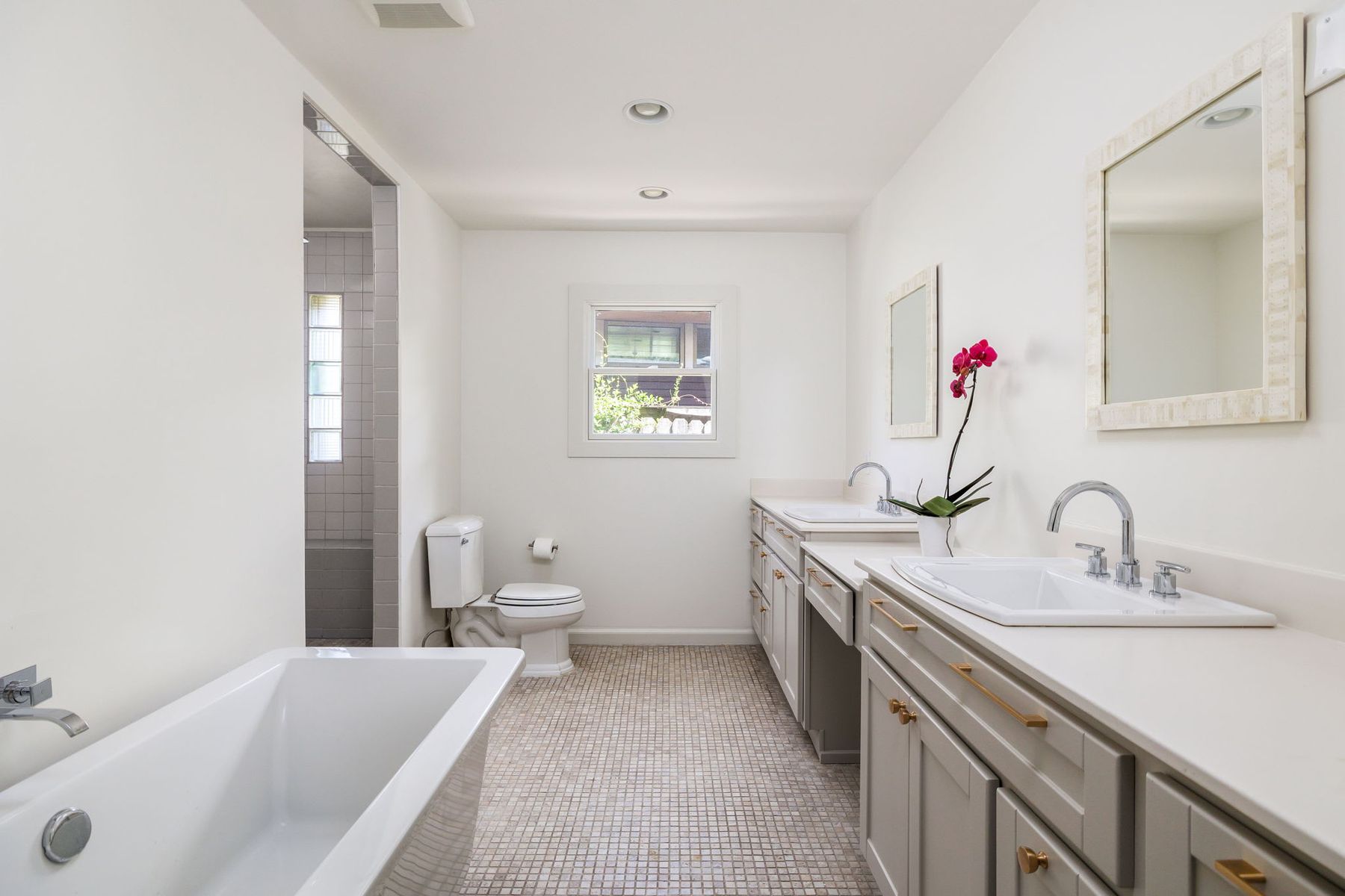 2212 East Side Drive 