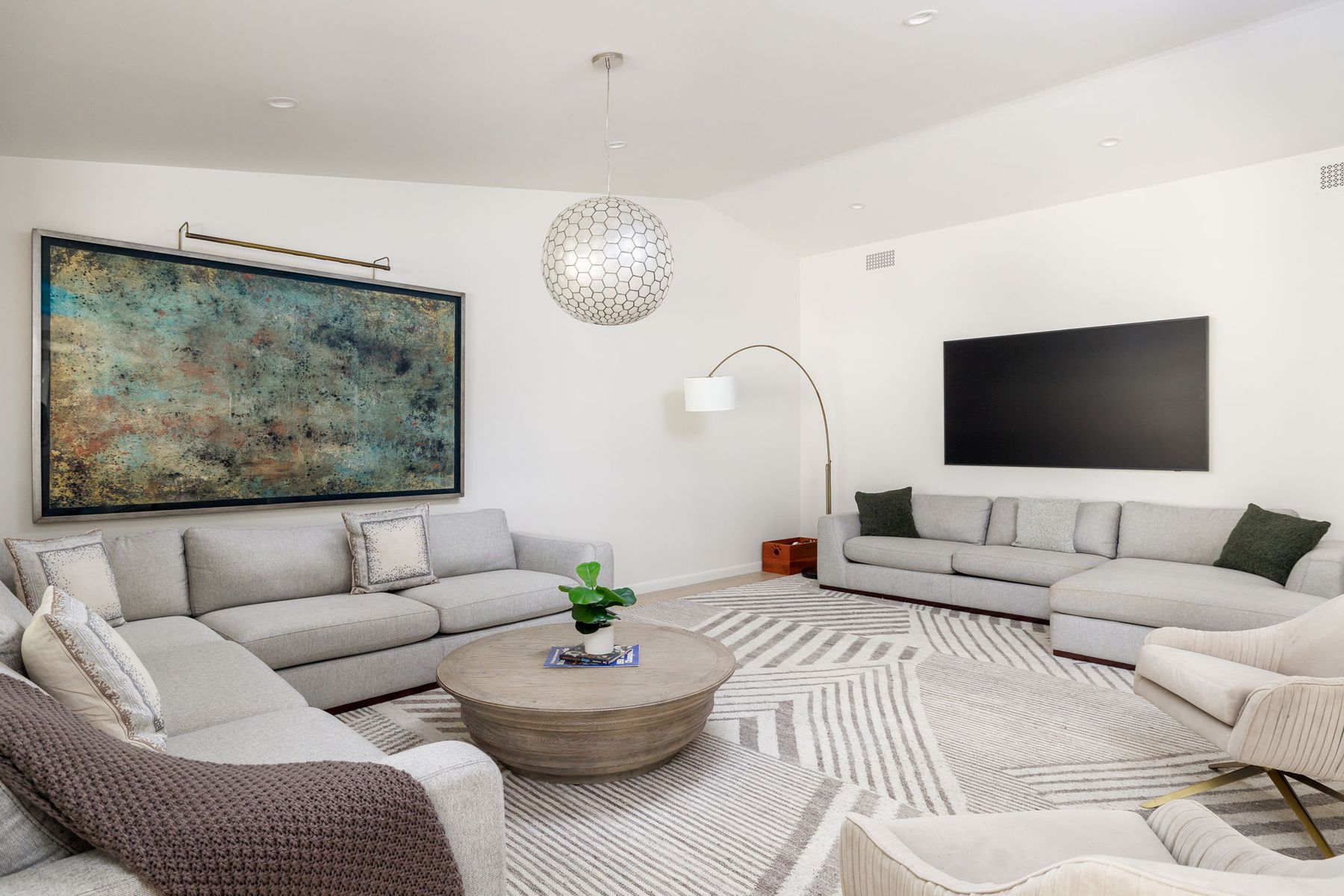 2212 East Side Drive 