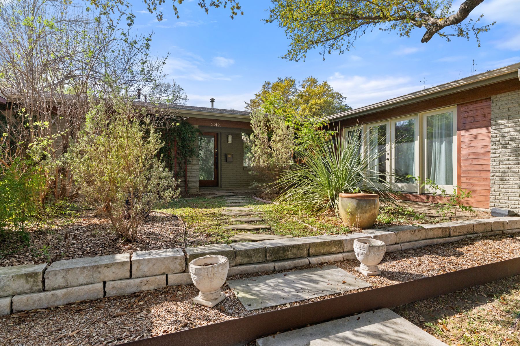 2212 East Side Drive 