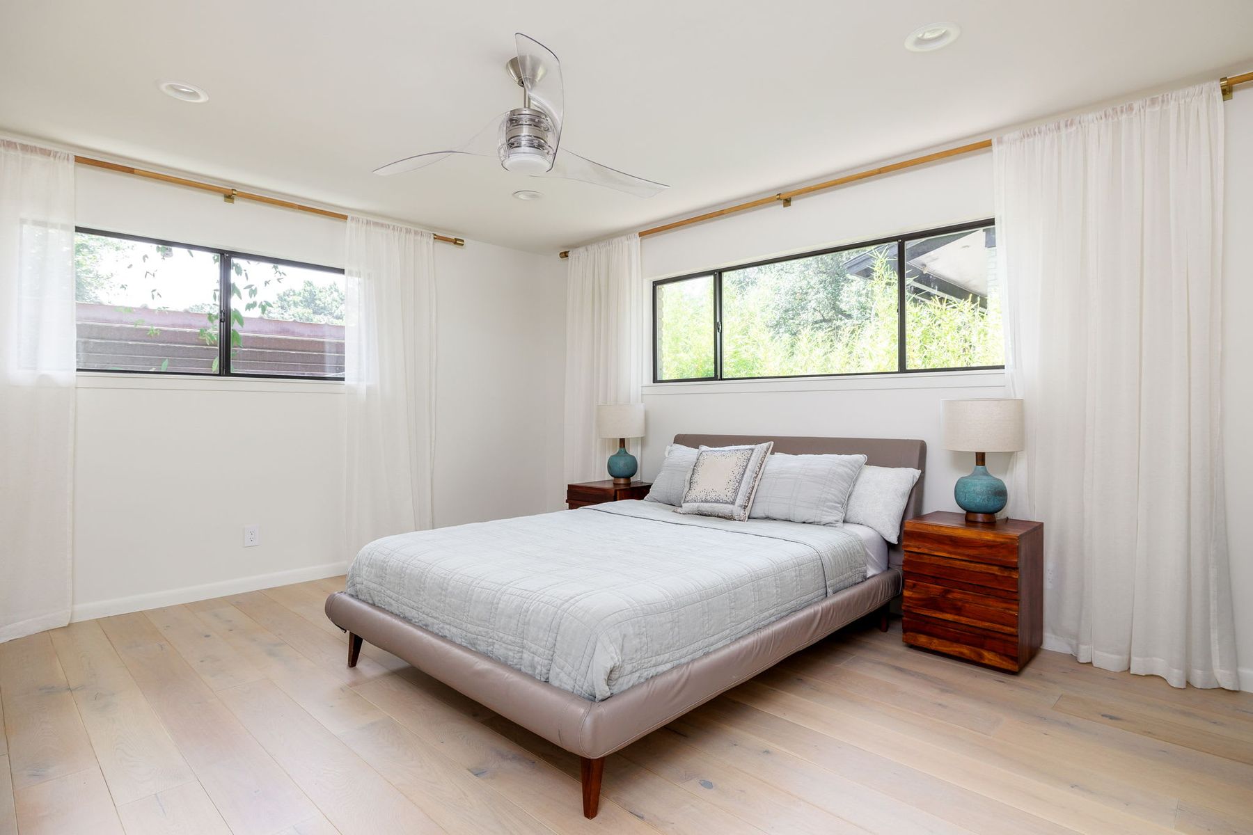 2212 East Side Drive 