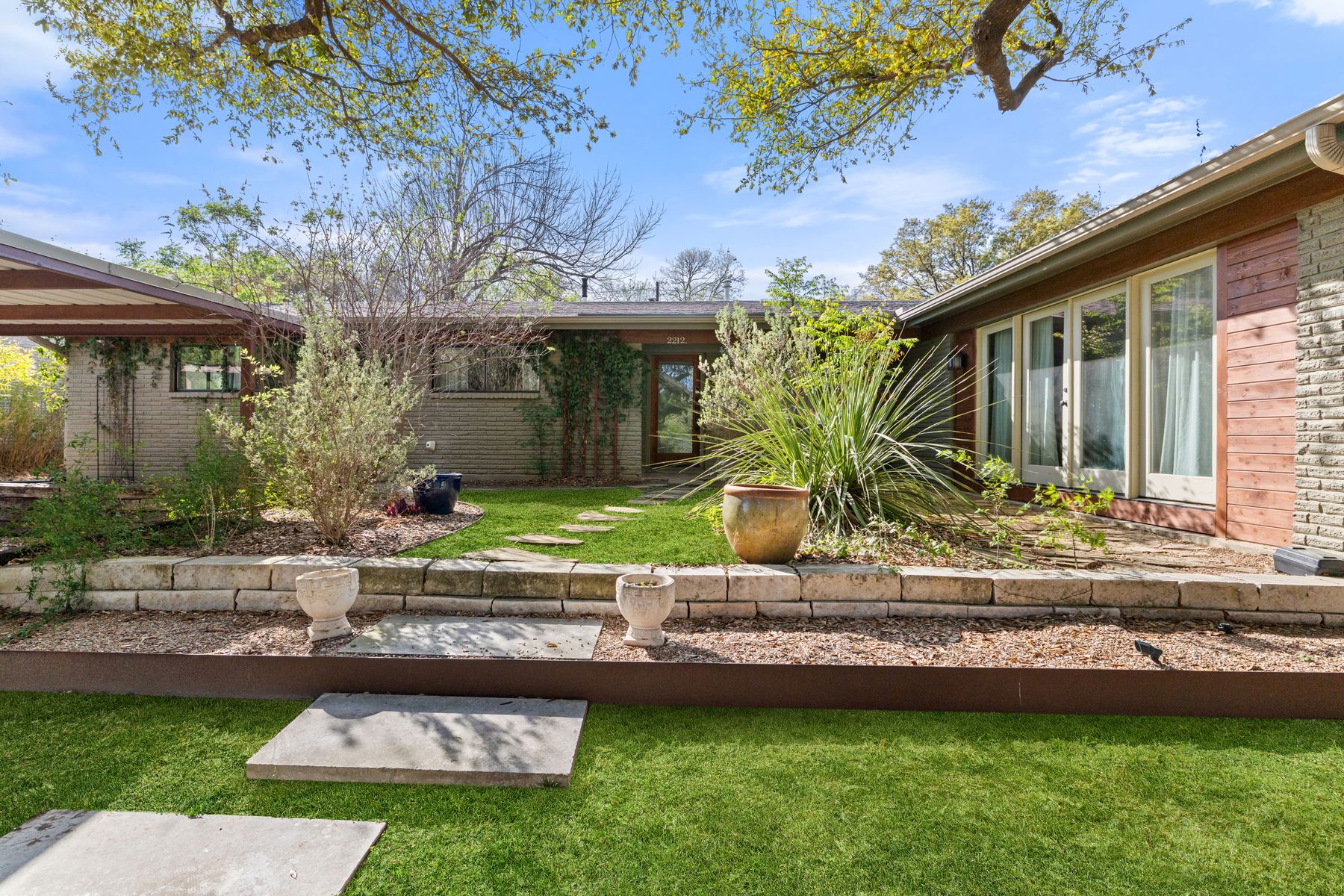 2212 East Side Drive 