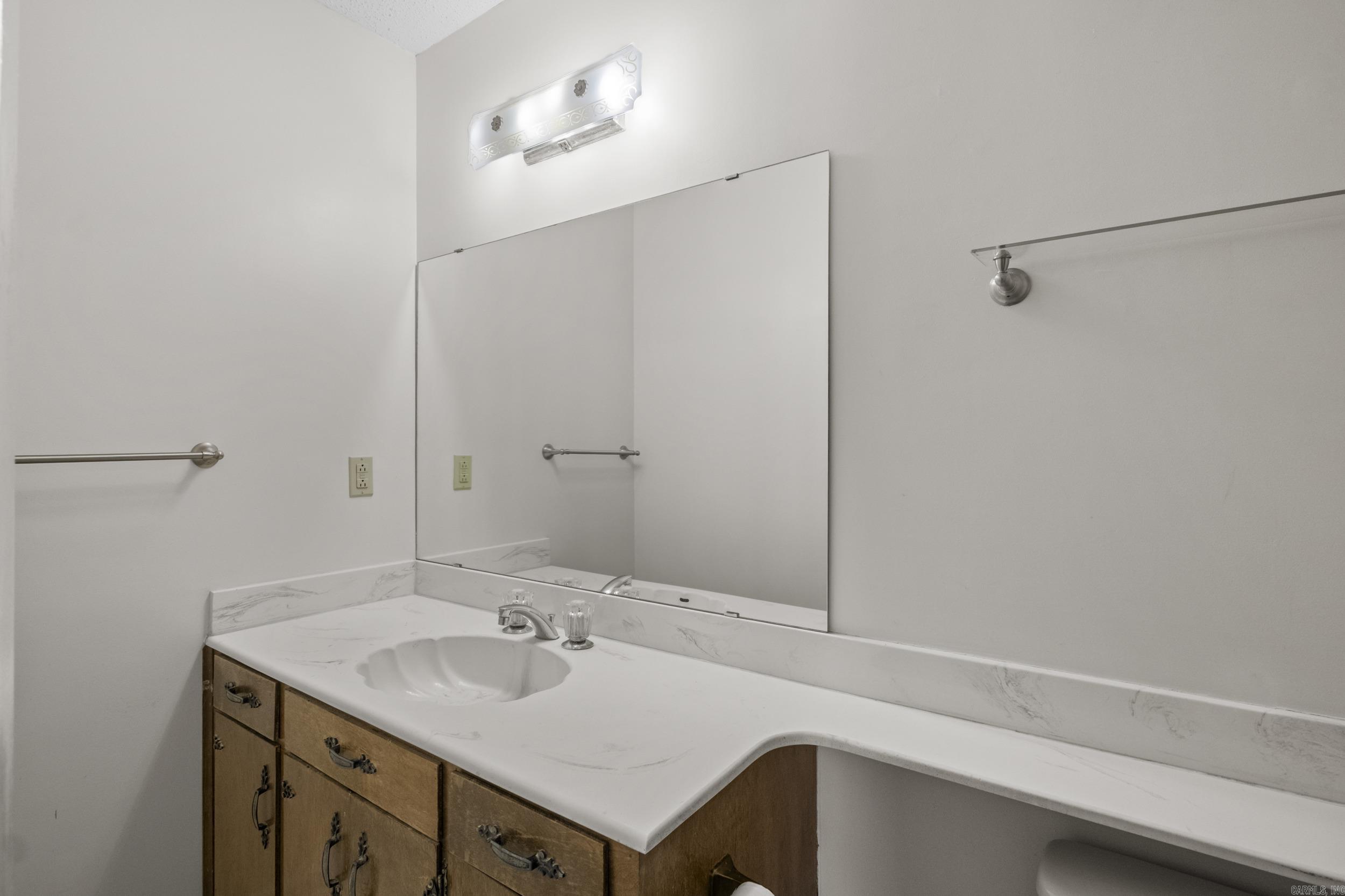 5605 N Walnut Rd. Road