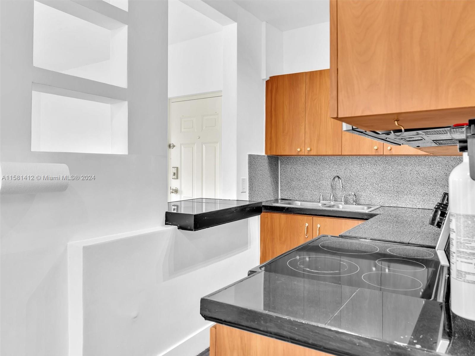 934 Michigan Ave # 305