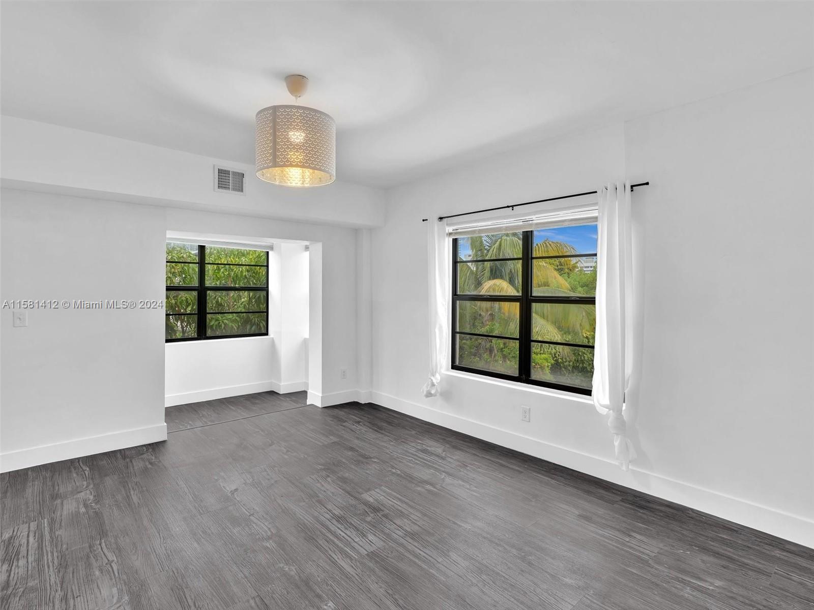 934 Michigan Ave # 305