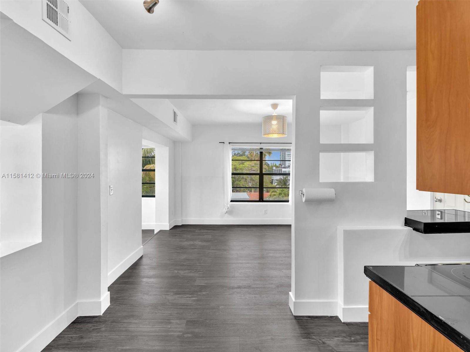 934 Michigan Ave # 305