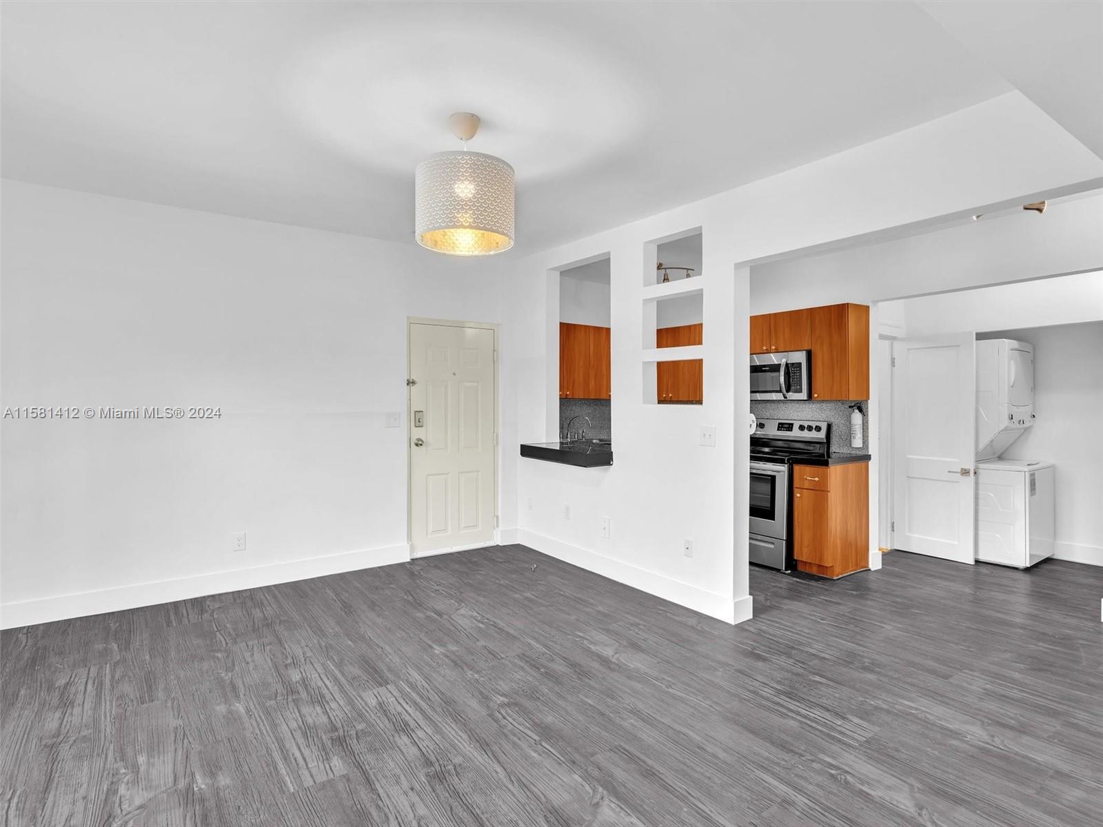 934 Michigan Ave # 305