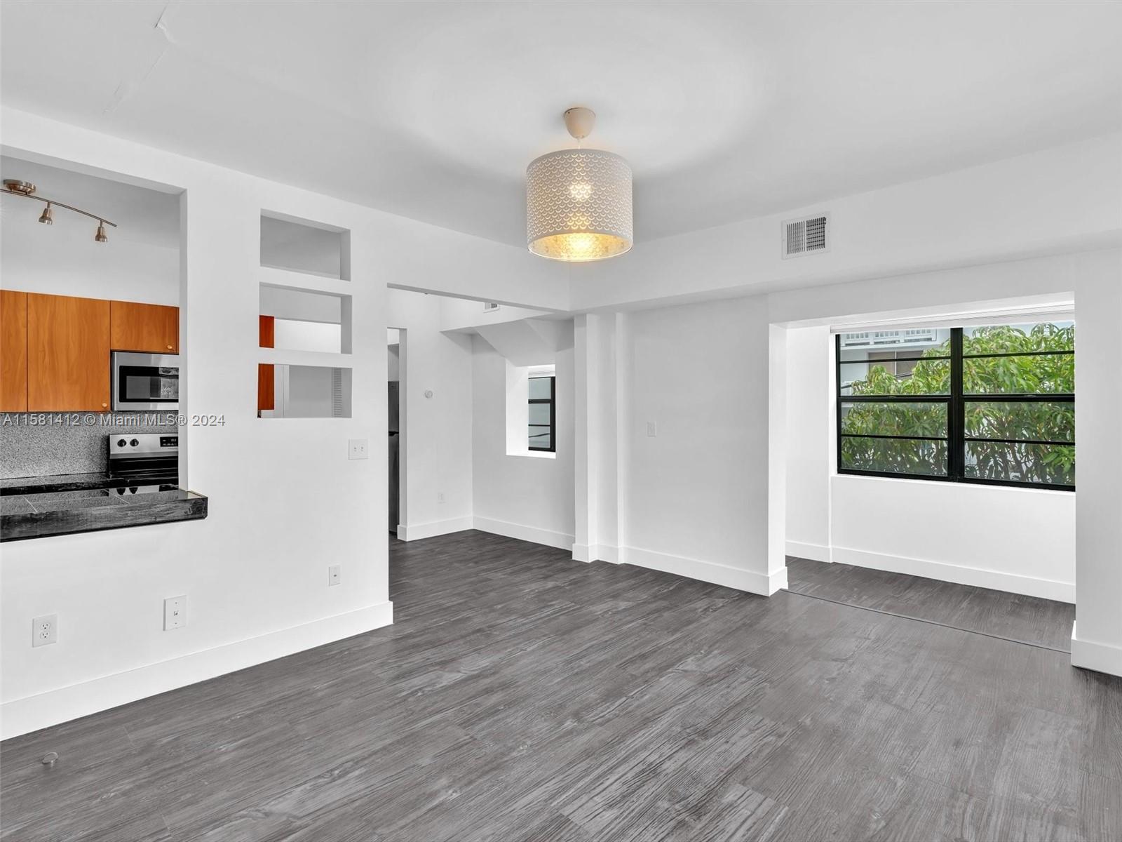 934 Michigan Ave # 305