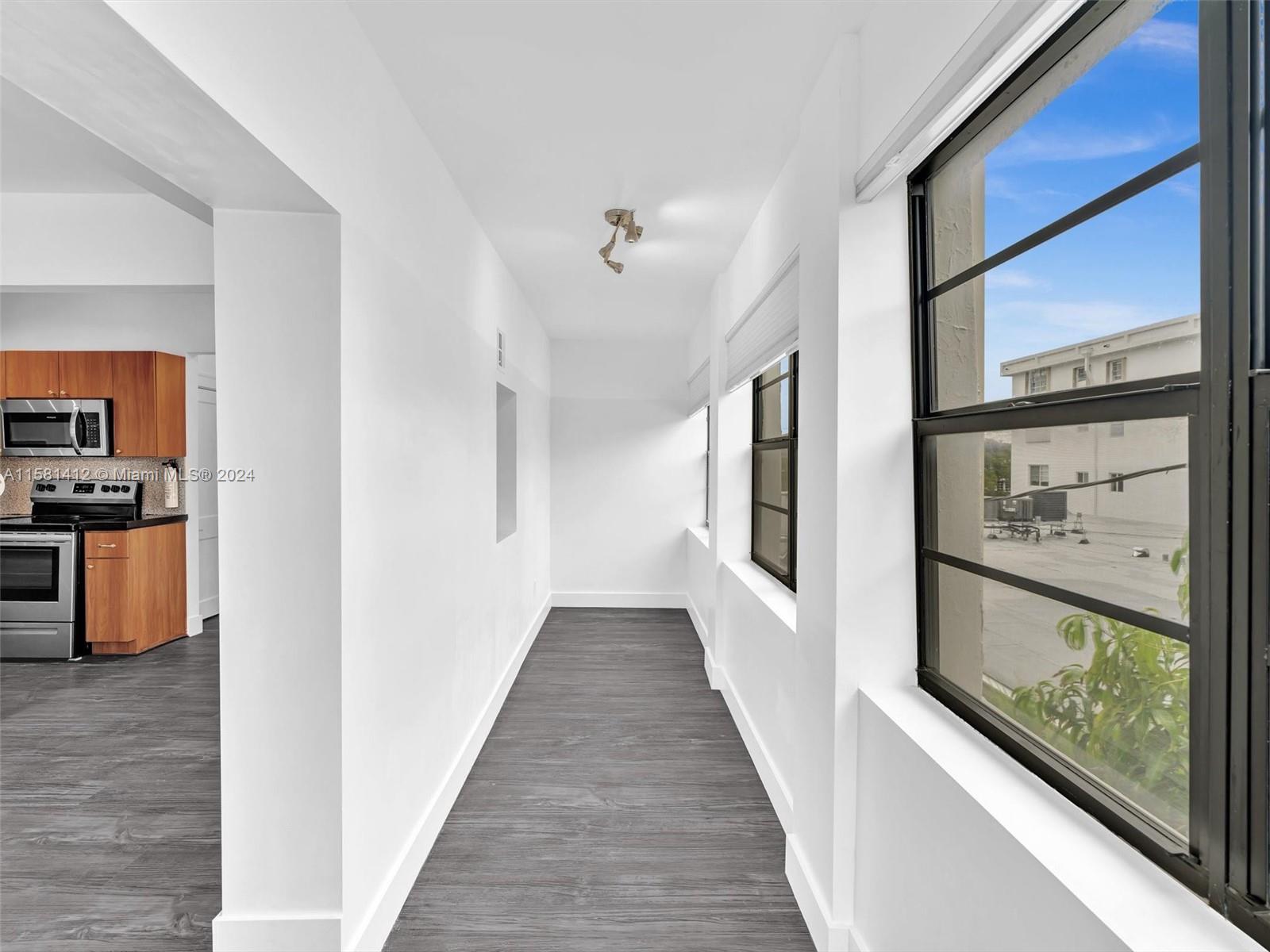 934 Michigan Ave # 305