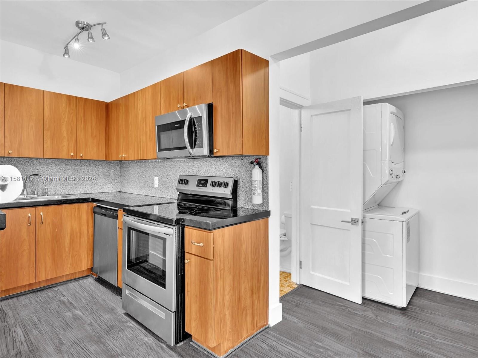 934 Michigan Ave # 305