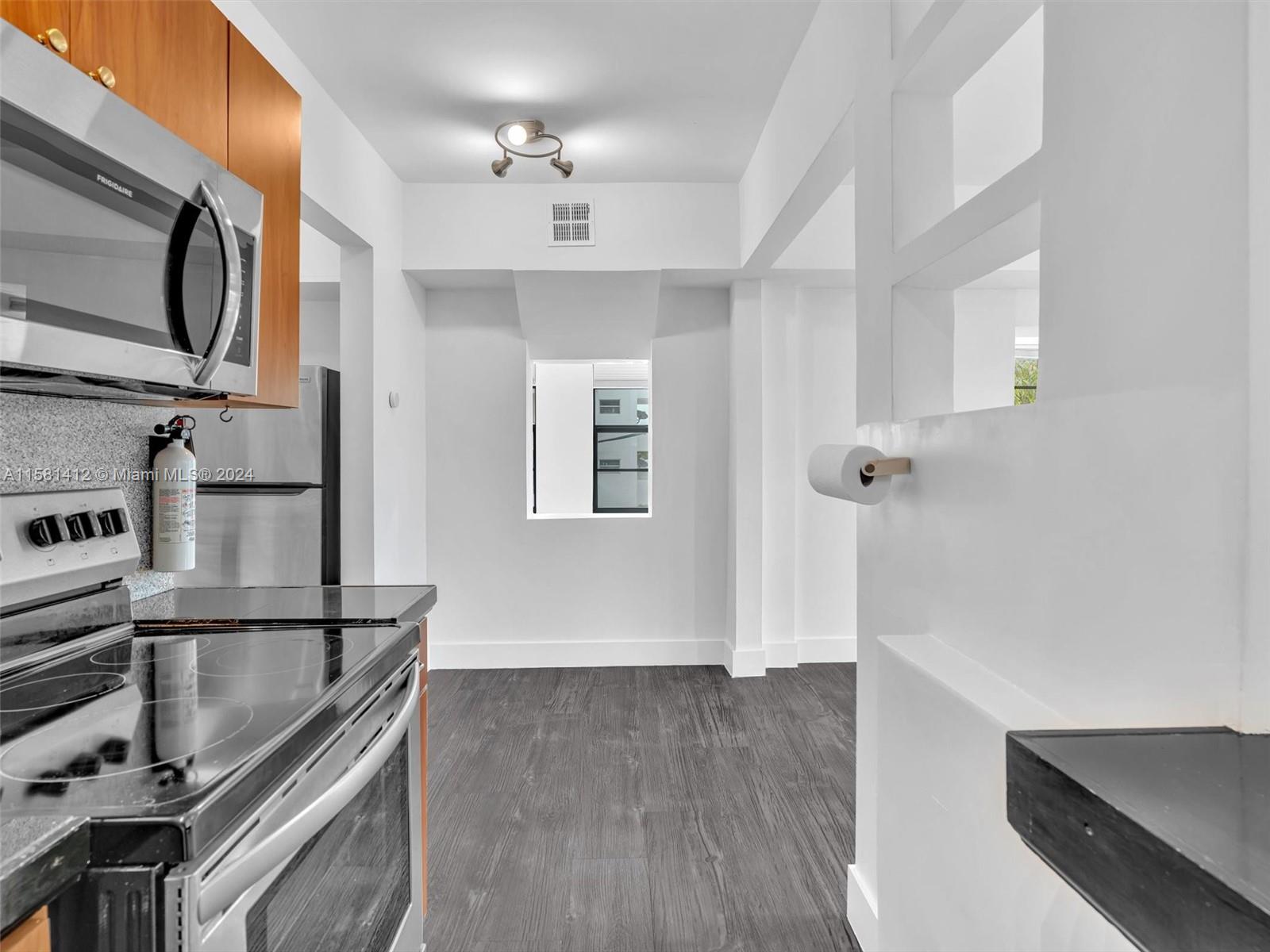 934 Michigan Ave # 305