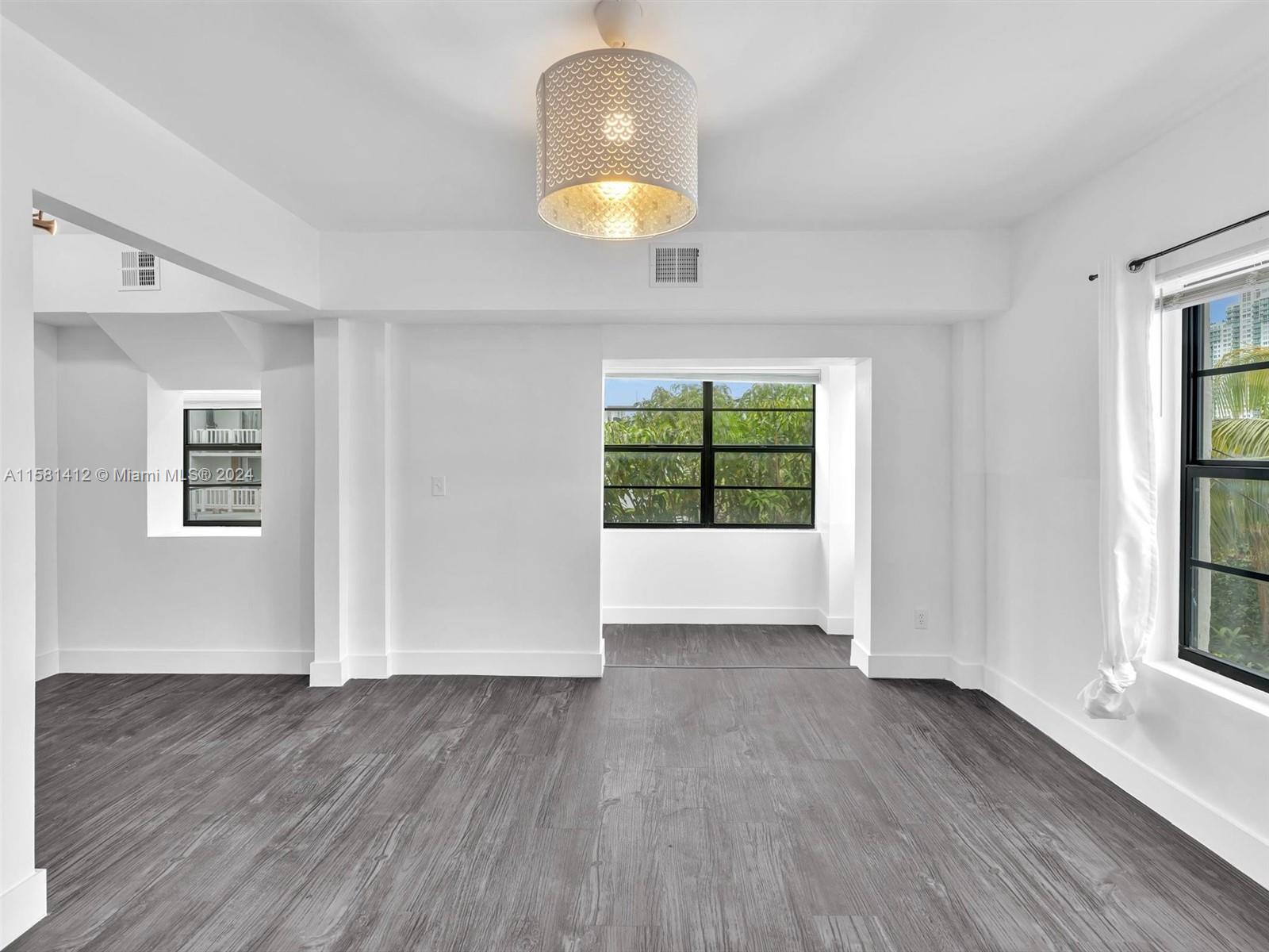 934 Michigan Ave # 305