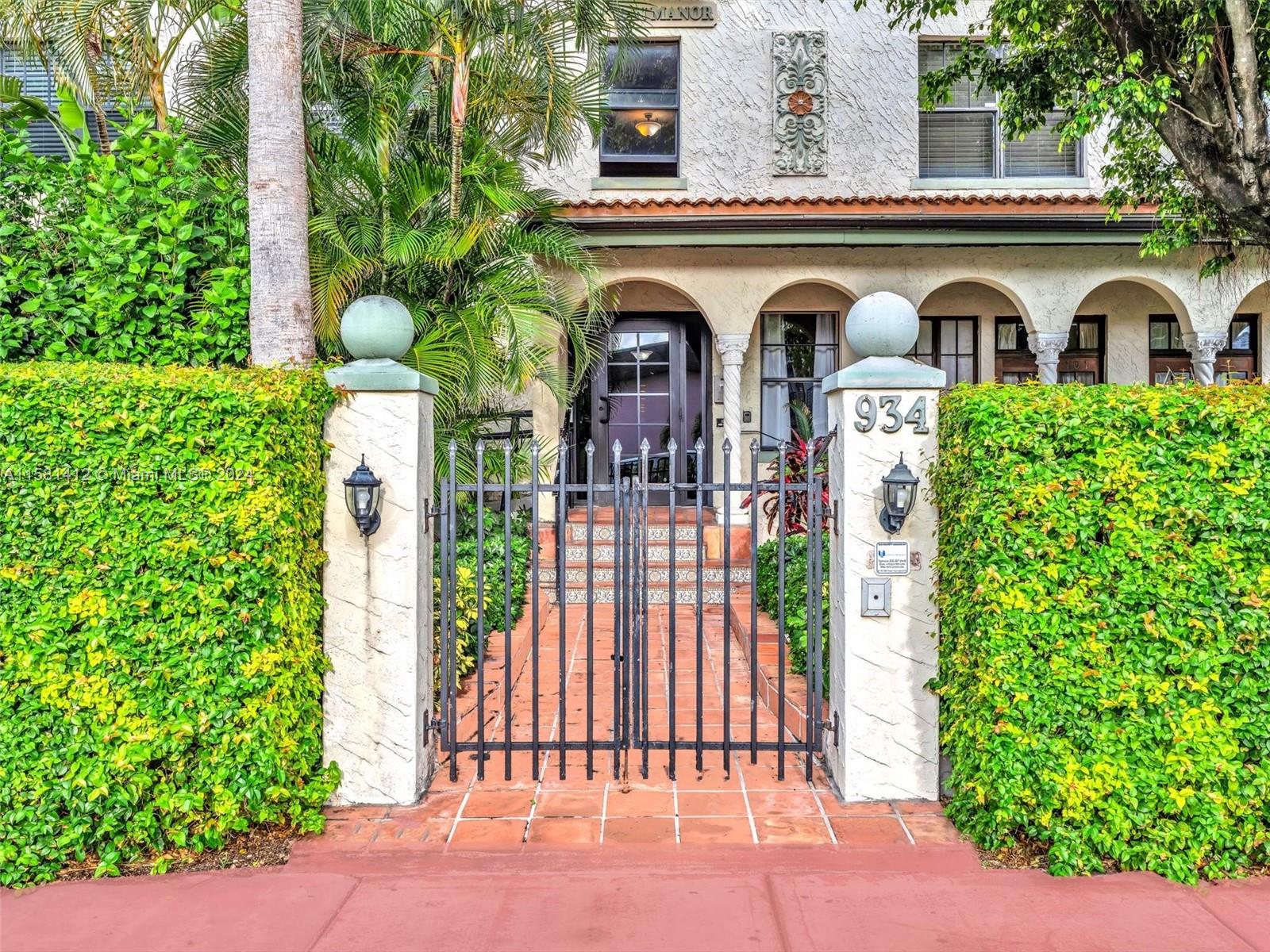 934 Michigan Ave # 305
